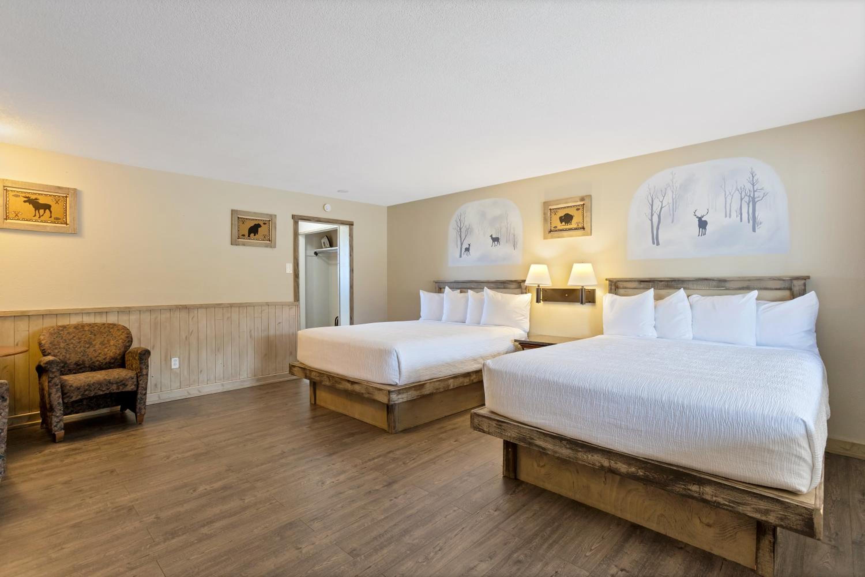 Standard Queen Room with Two Queen Beds 53