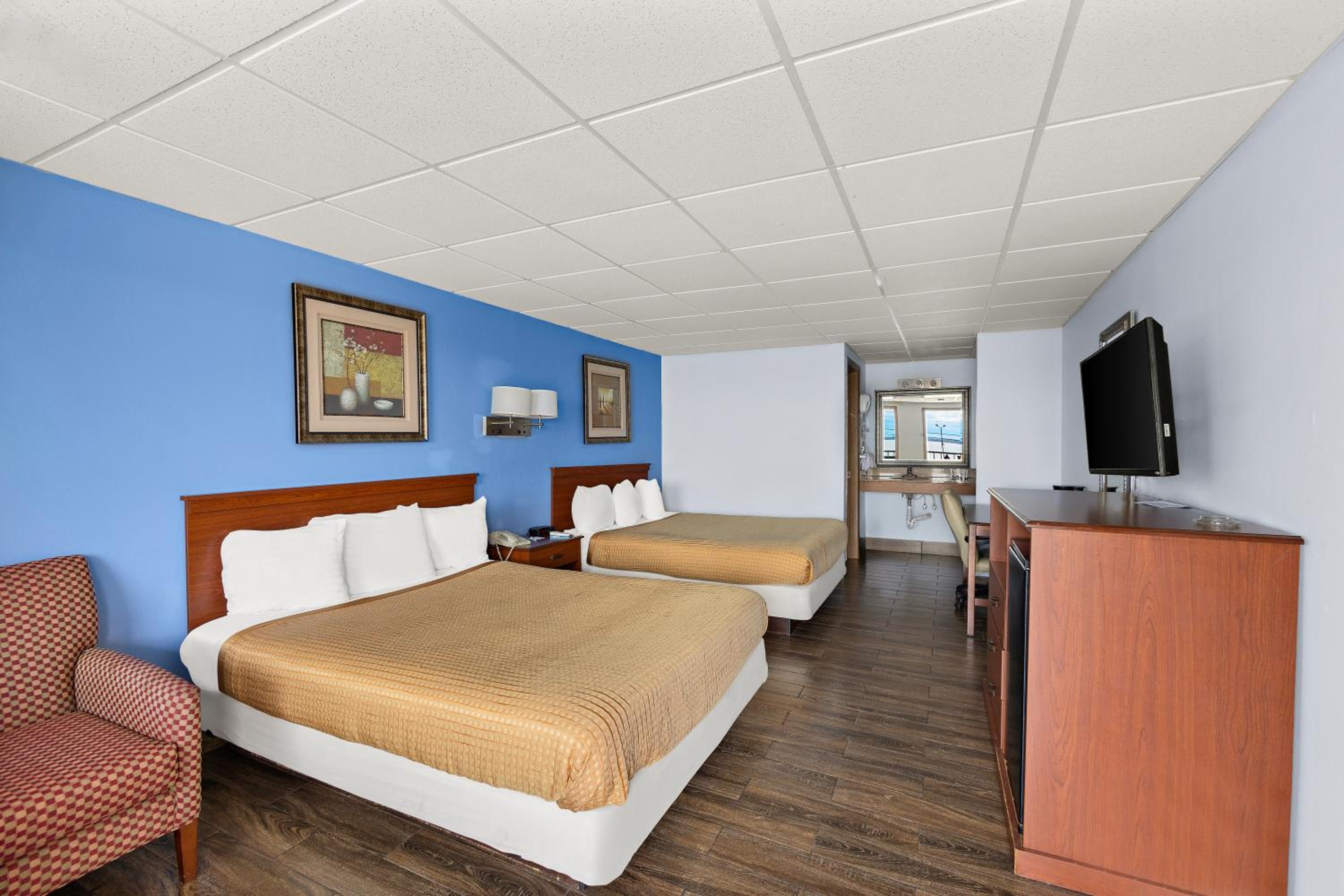 2 Queen Beds Non-Smoking - Photo 7