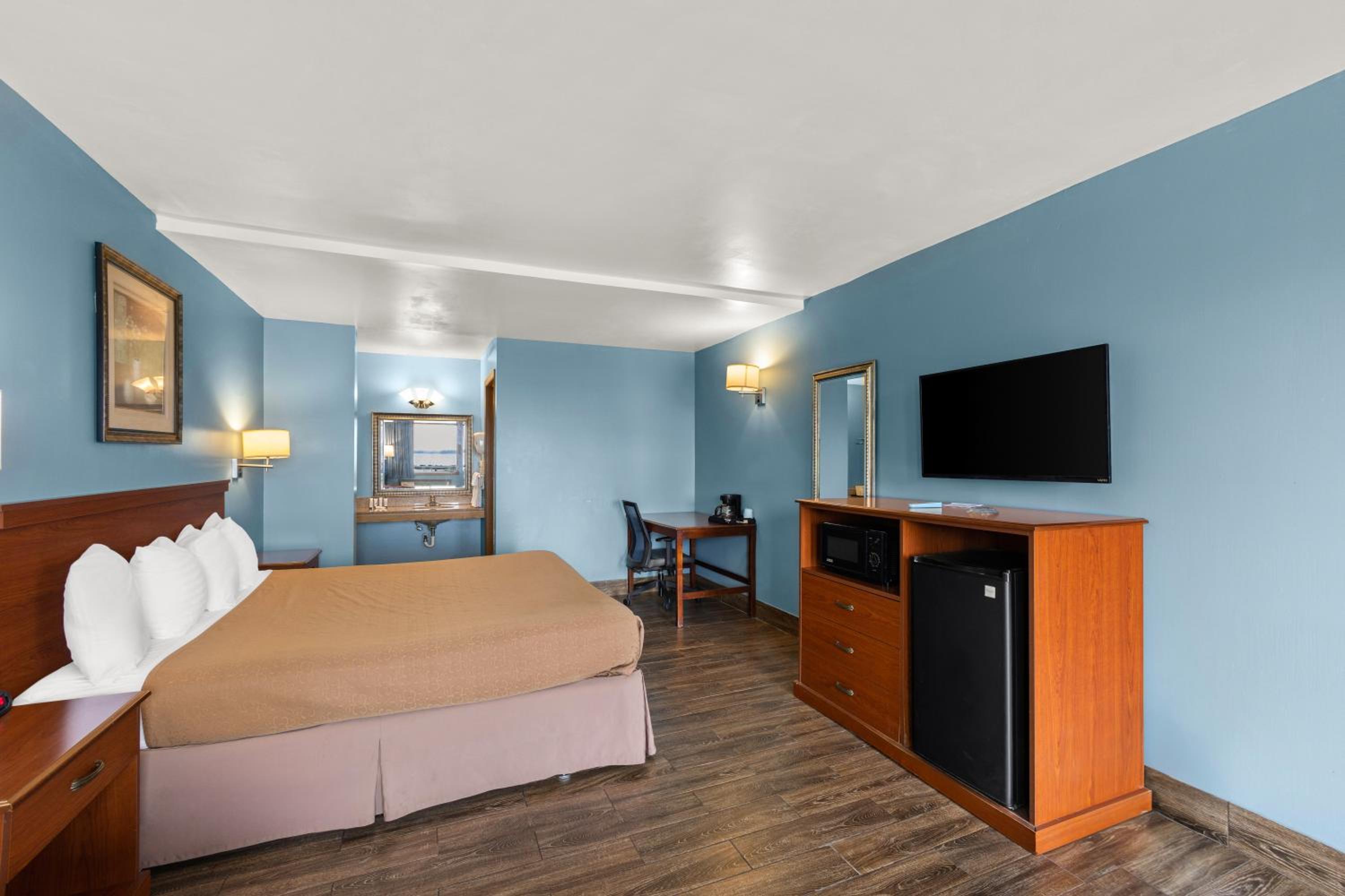 1 King Bed Non-Smoking - Photo 5