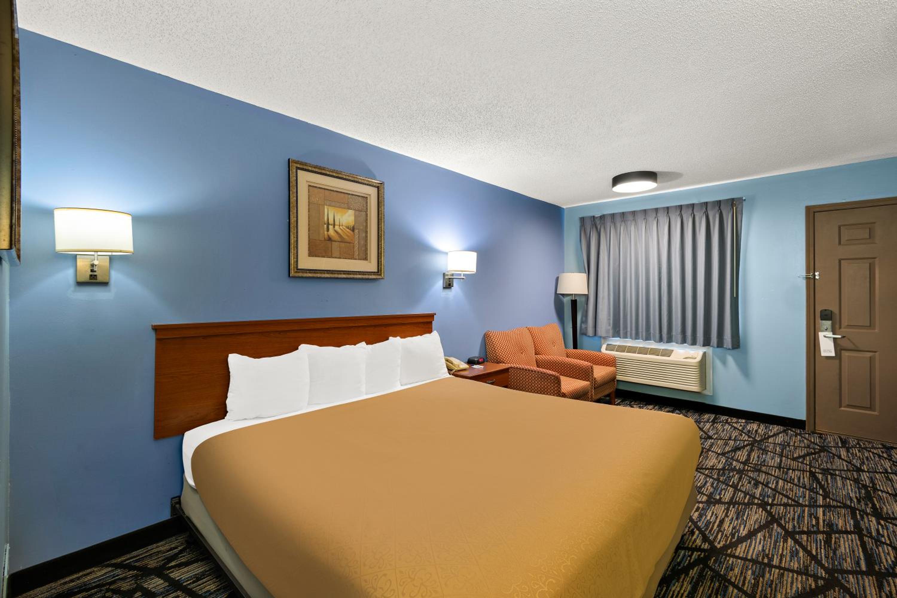 1 King Bed Non-Smoking - Photo 3