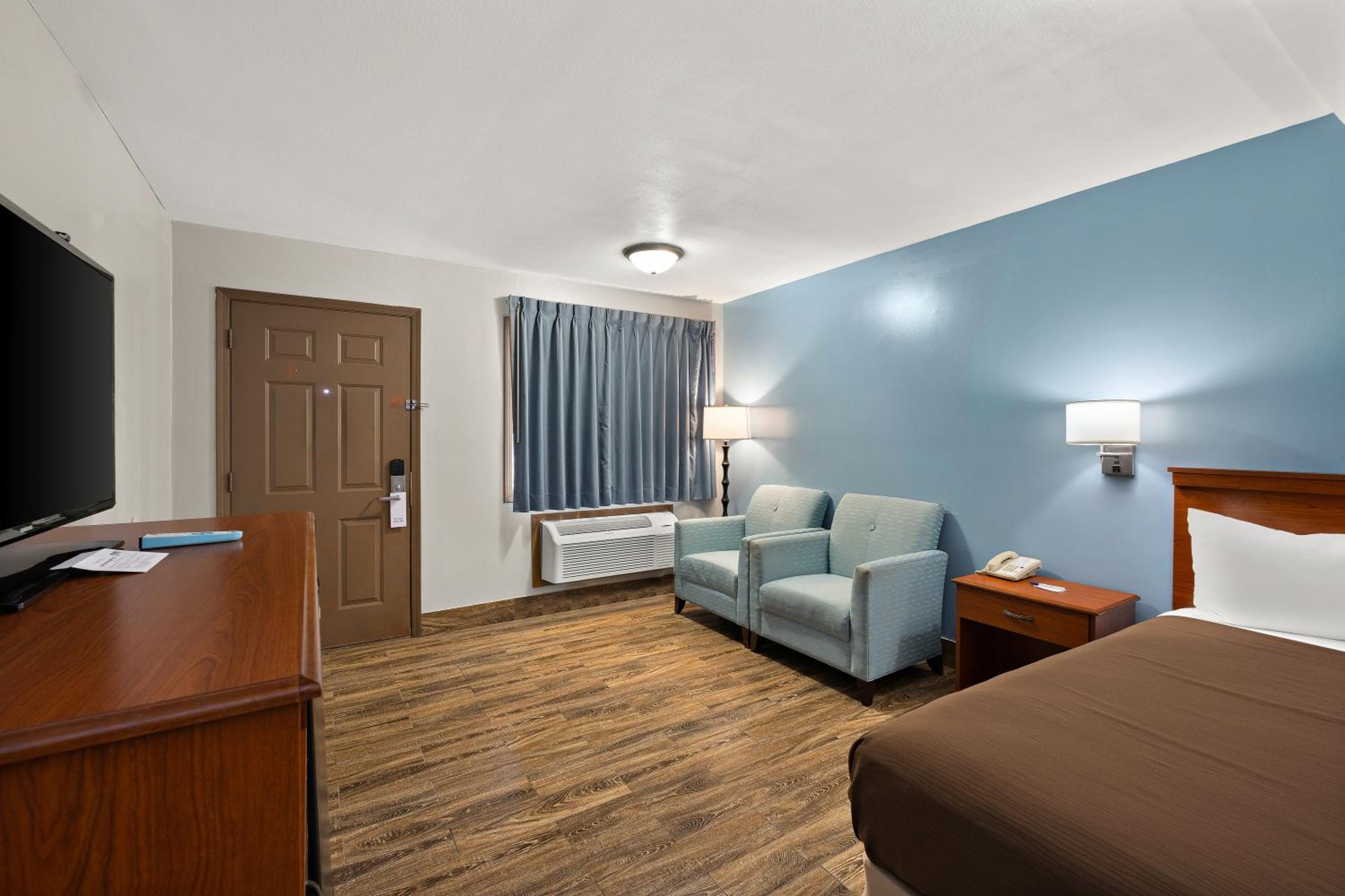 1 Queen Bed Non-Smoking photo 1