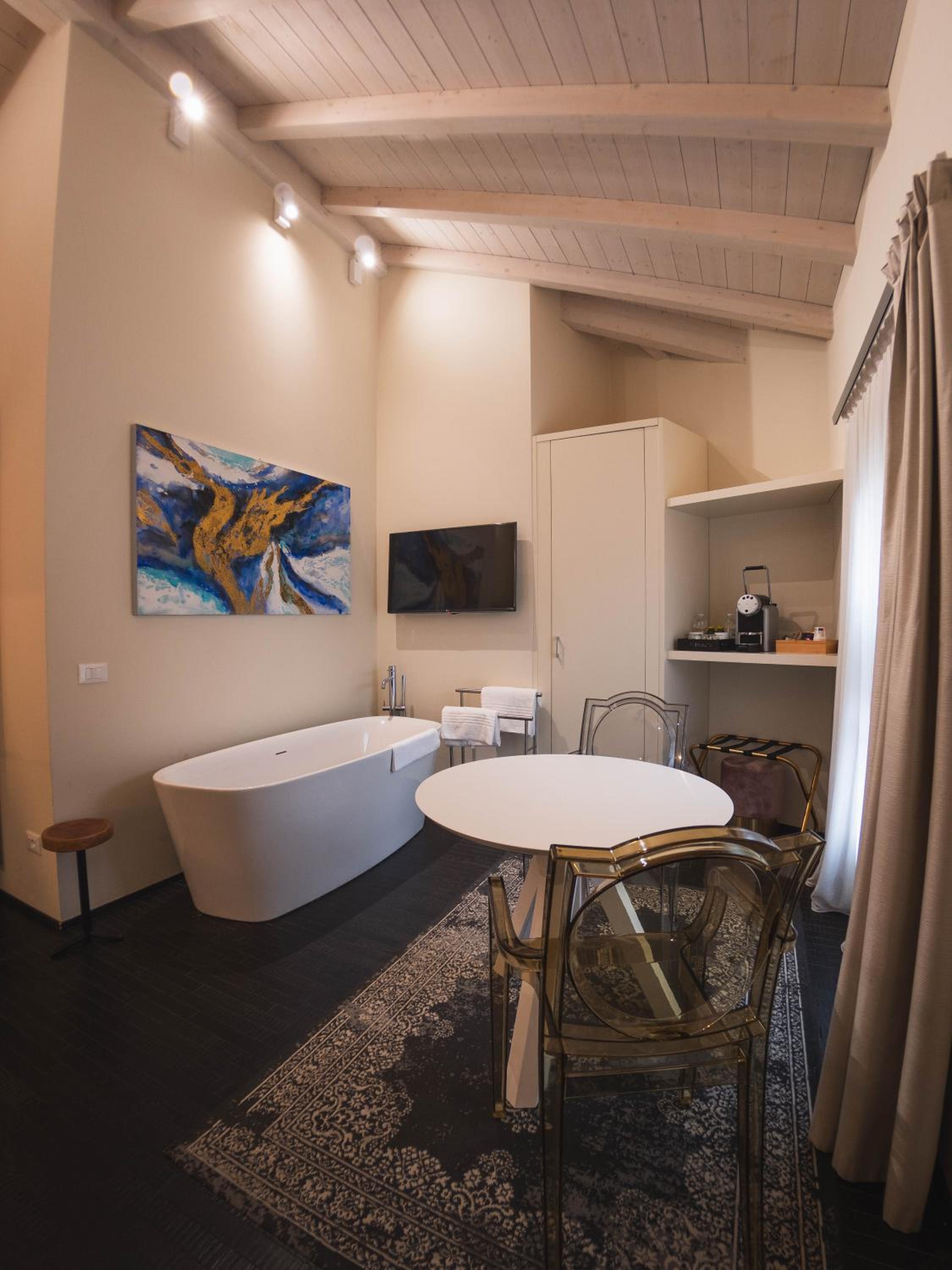 Superior King Room photo 3
