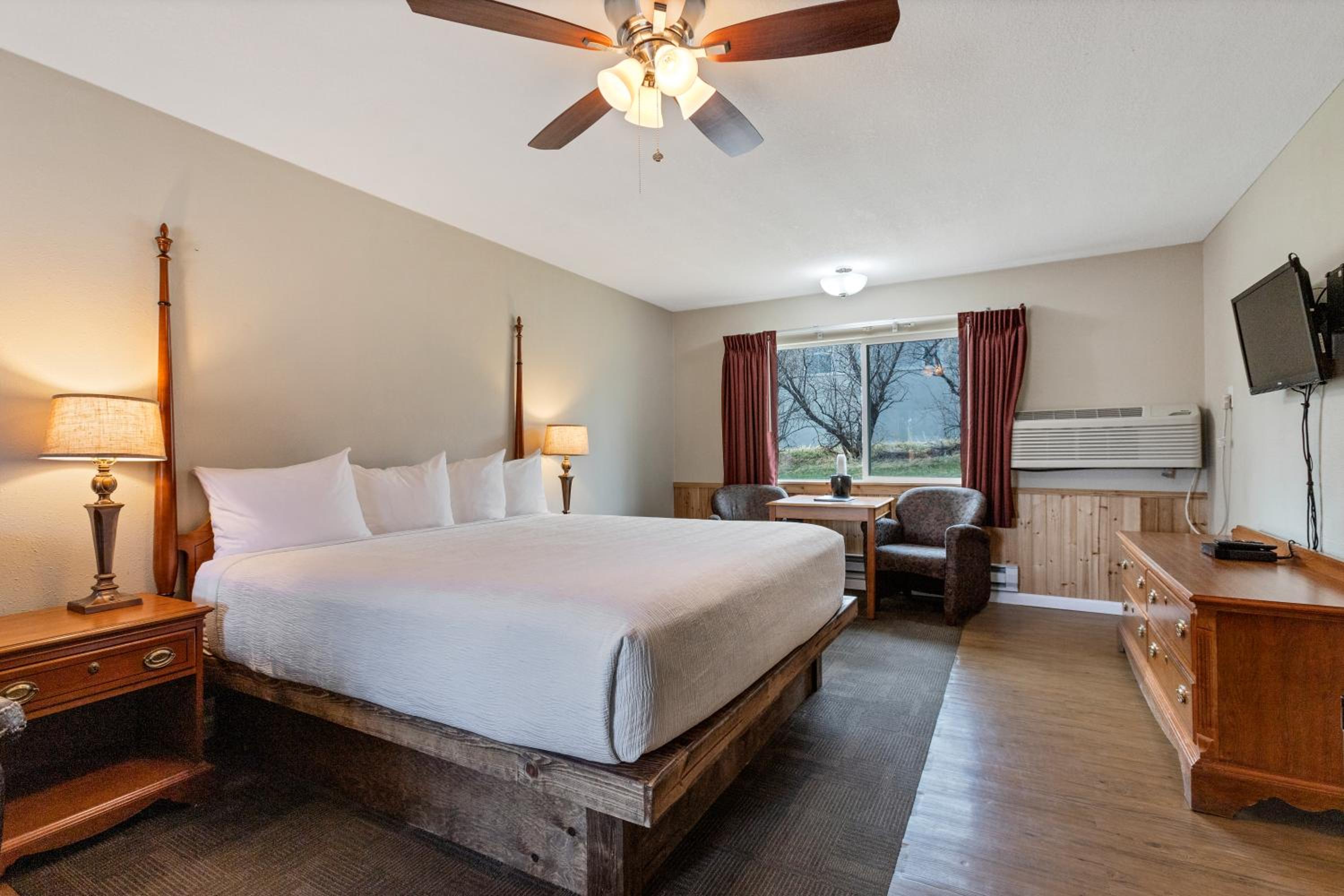 Standard King Room 05