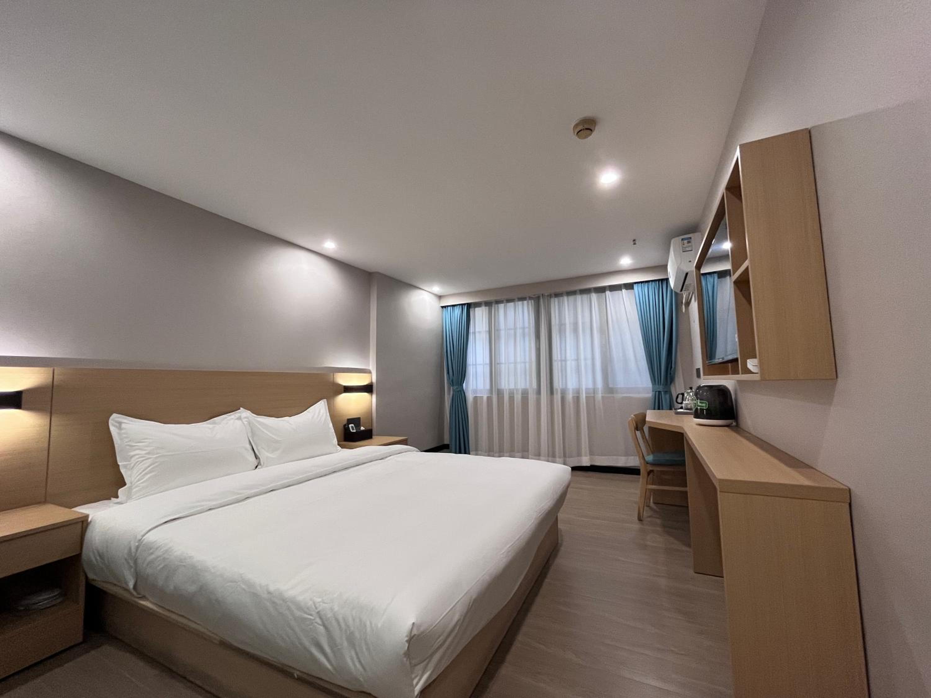 Deluxe King Room