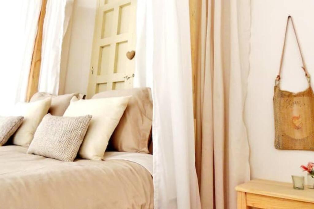 Five-Bedroom House photo 2