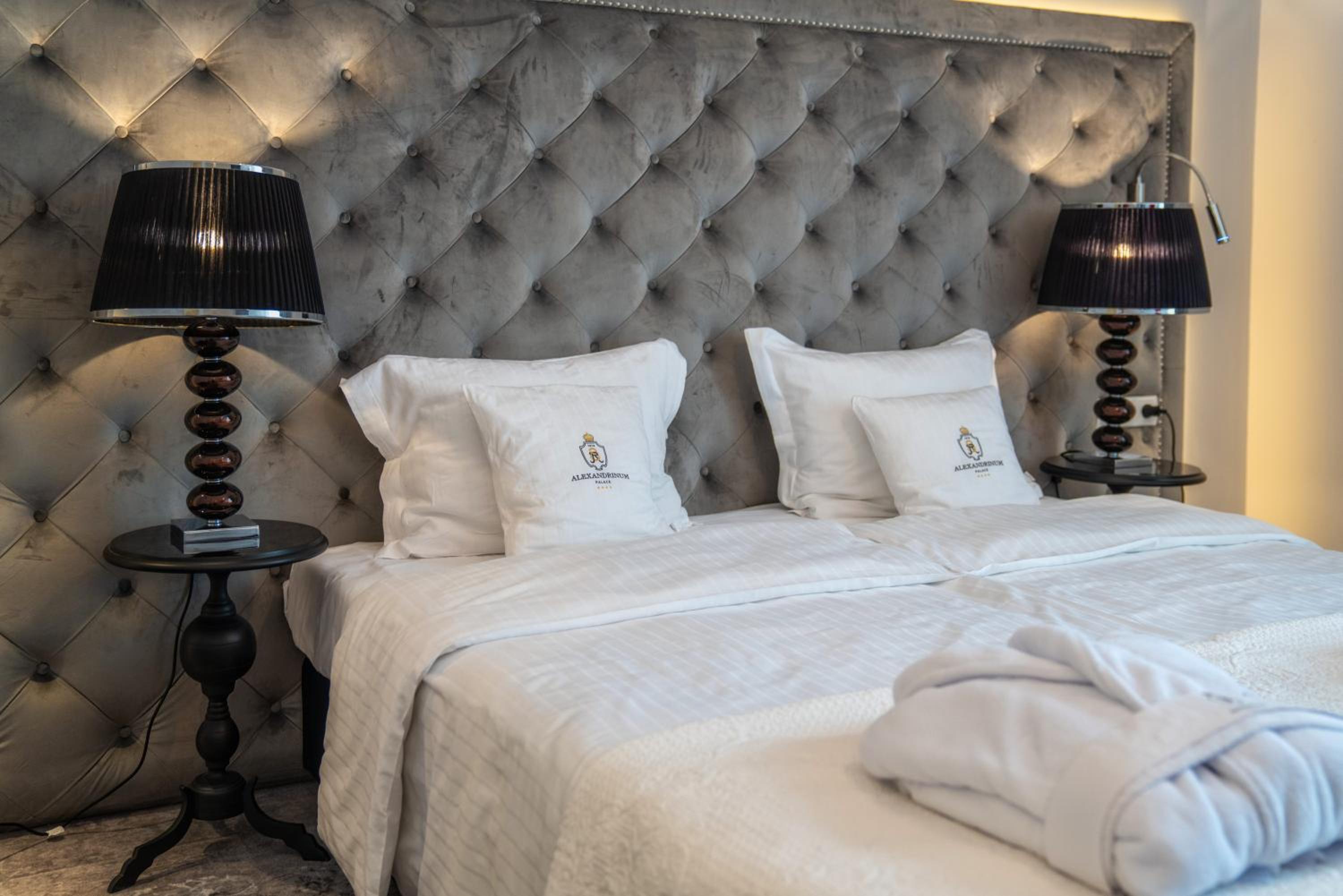 Comfort Double Room in the Palace - Photo 3