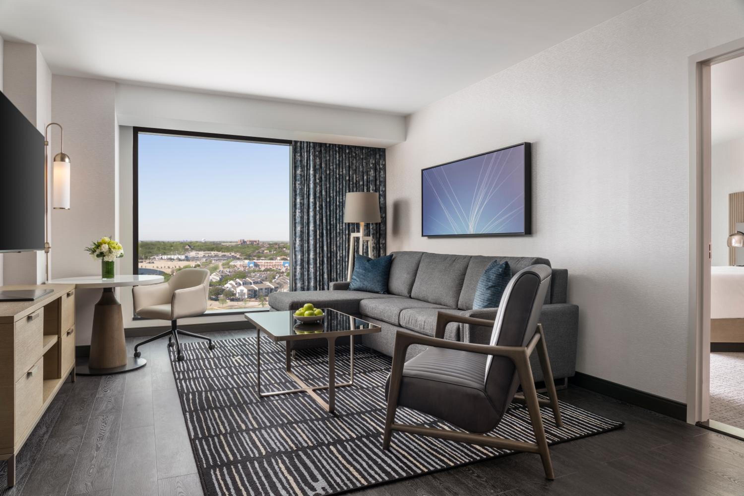 Luxury Suite King Hearing Accessible - Photo 1