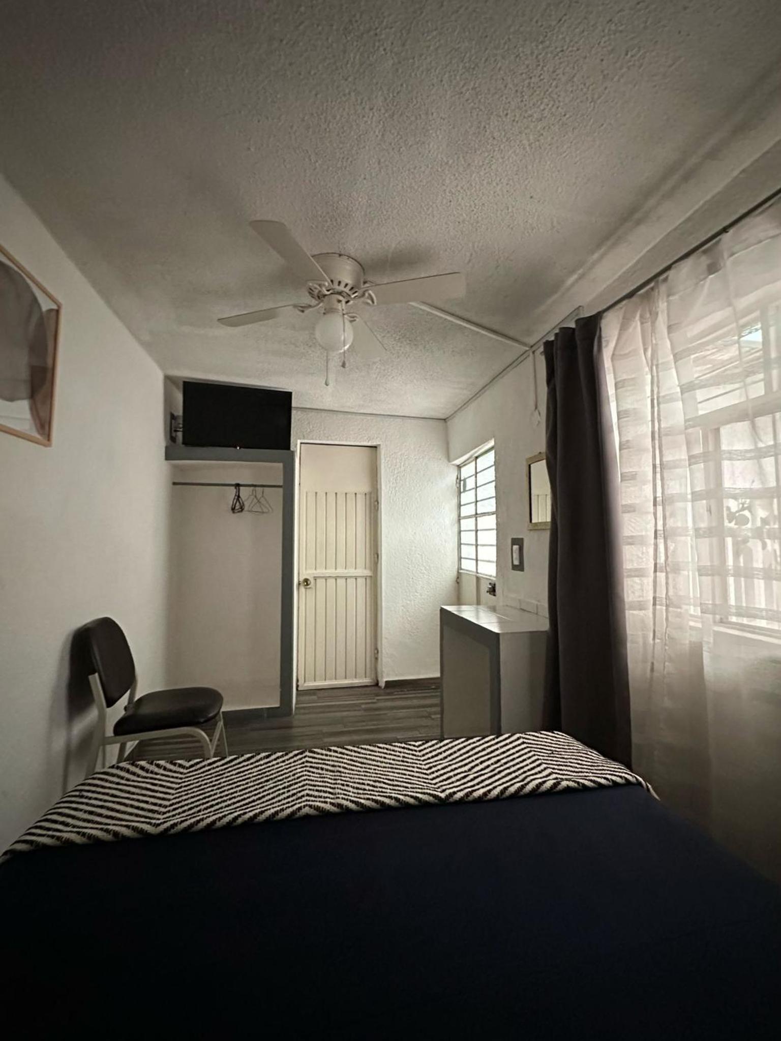 Queen Room photo 2