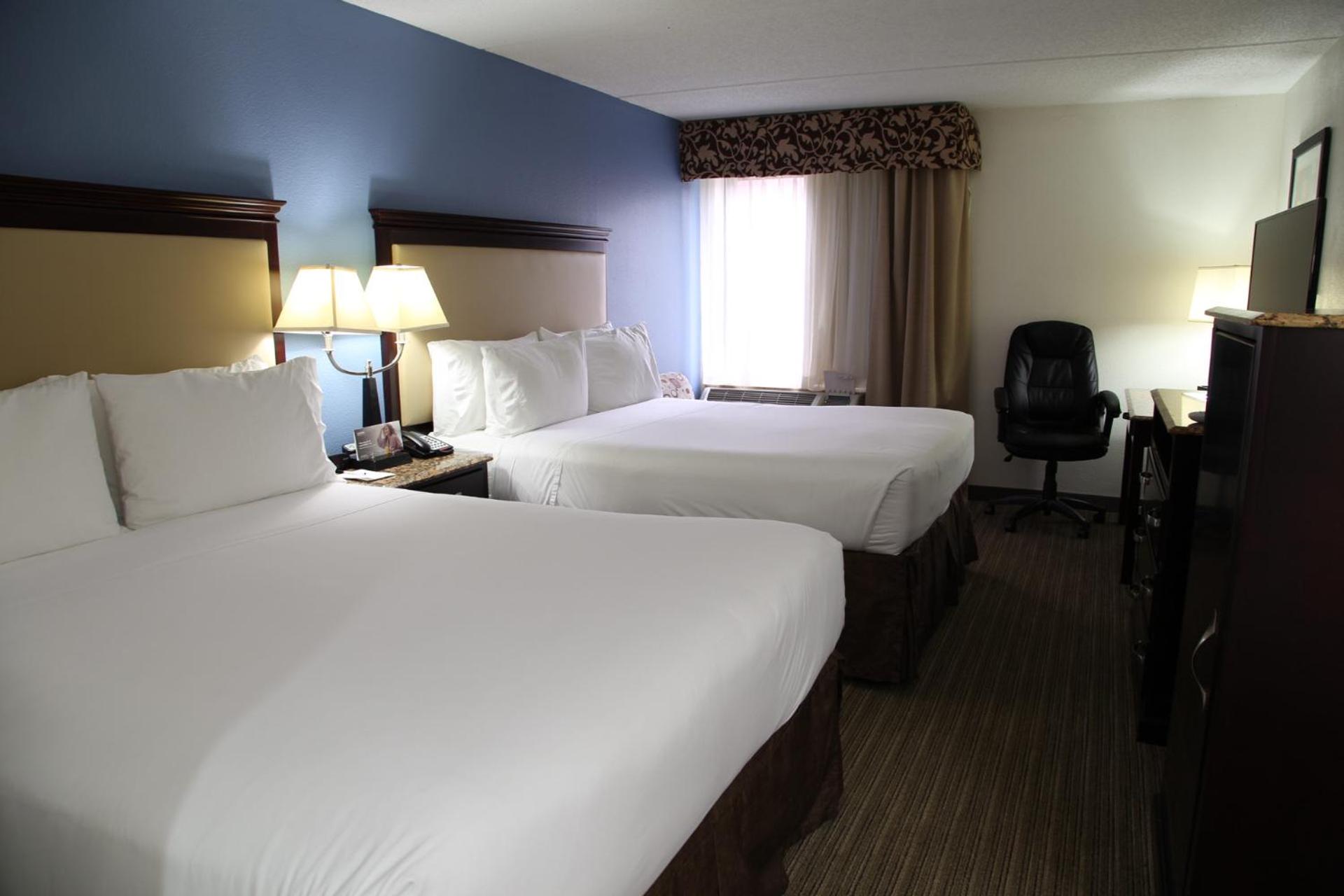 Queen Room with Two Queen Beds (Non Smoking) photo 1