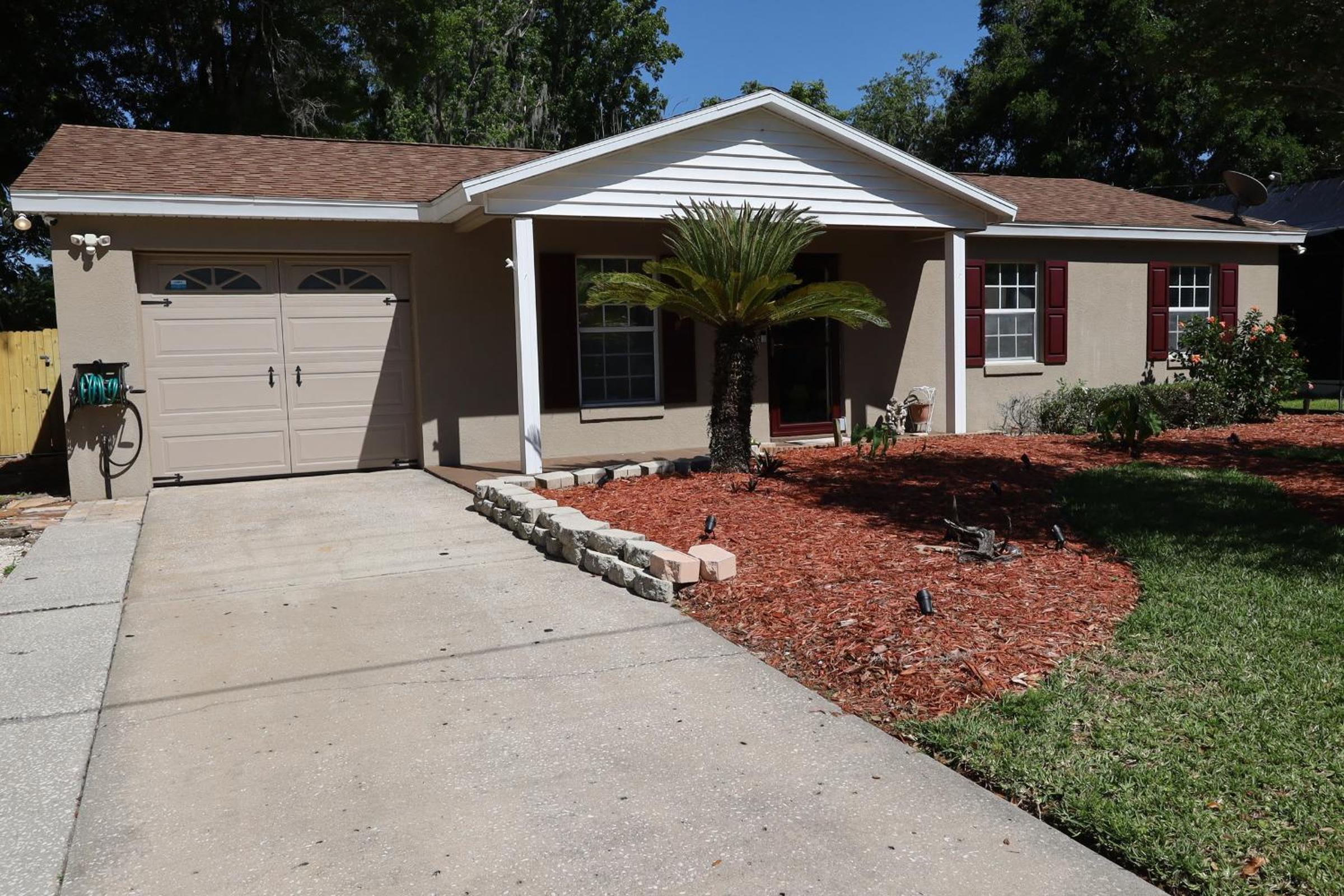 Three-Bedroom House photo 2
