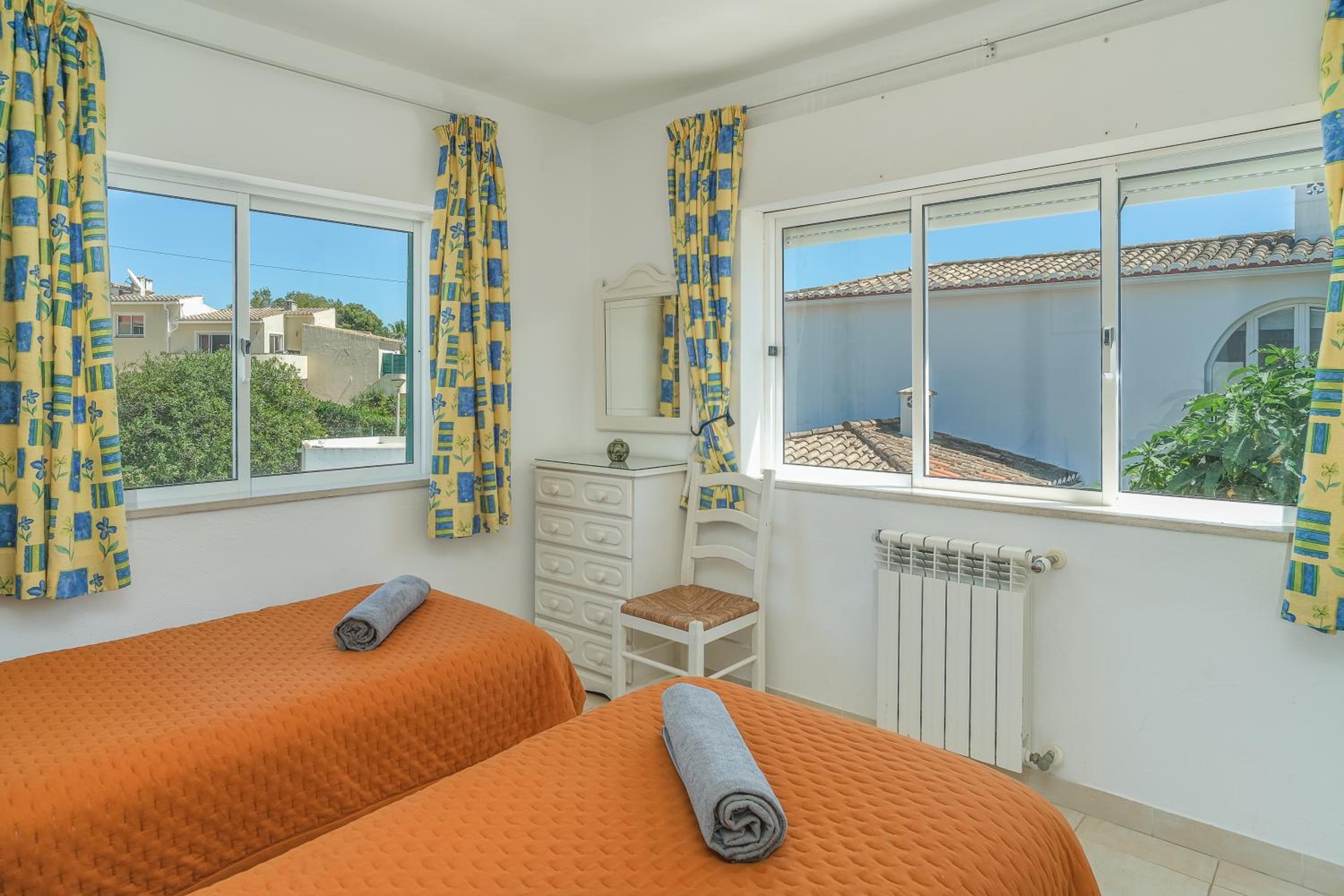 Apartment with Balcony photo 2