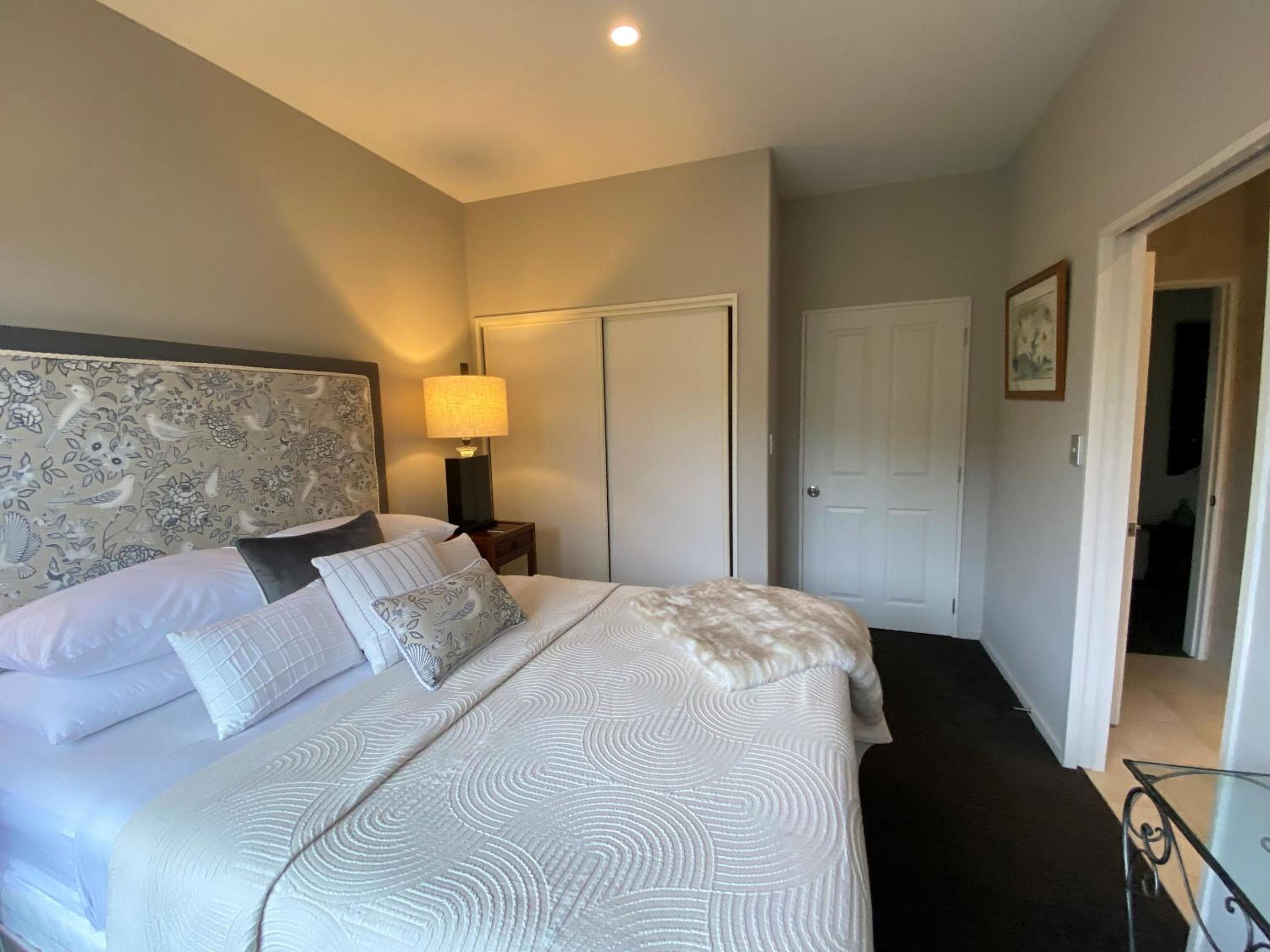 Queen Suite photo 2