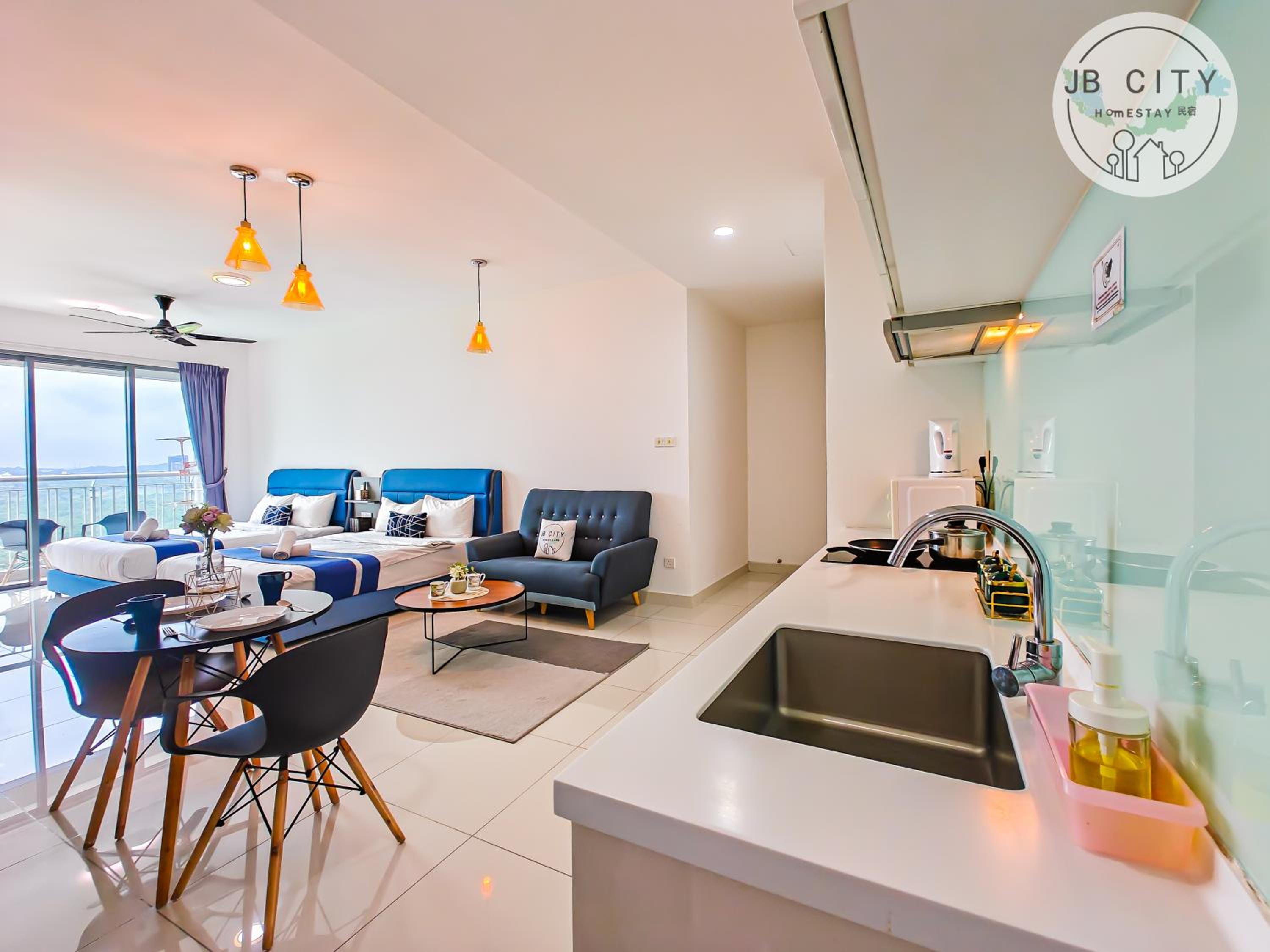 Apartment with Balcony - Photo 6