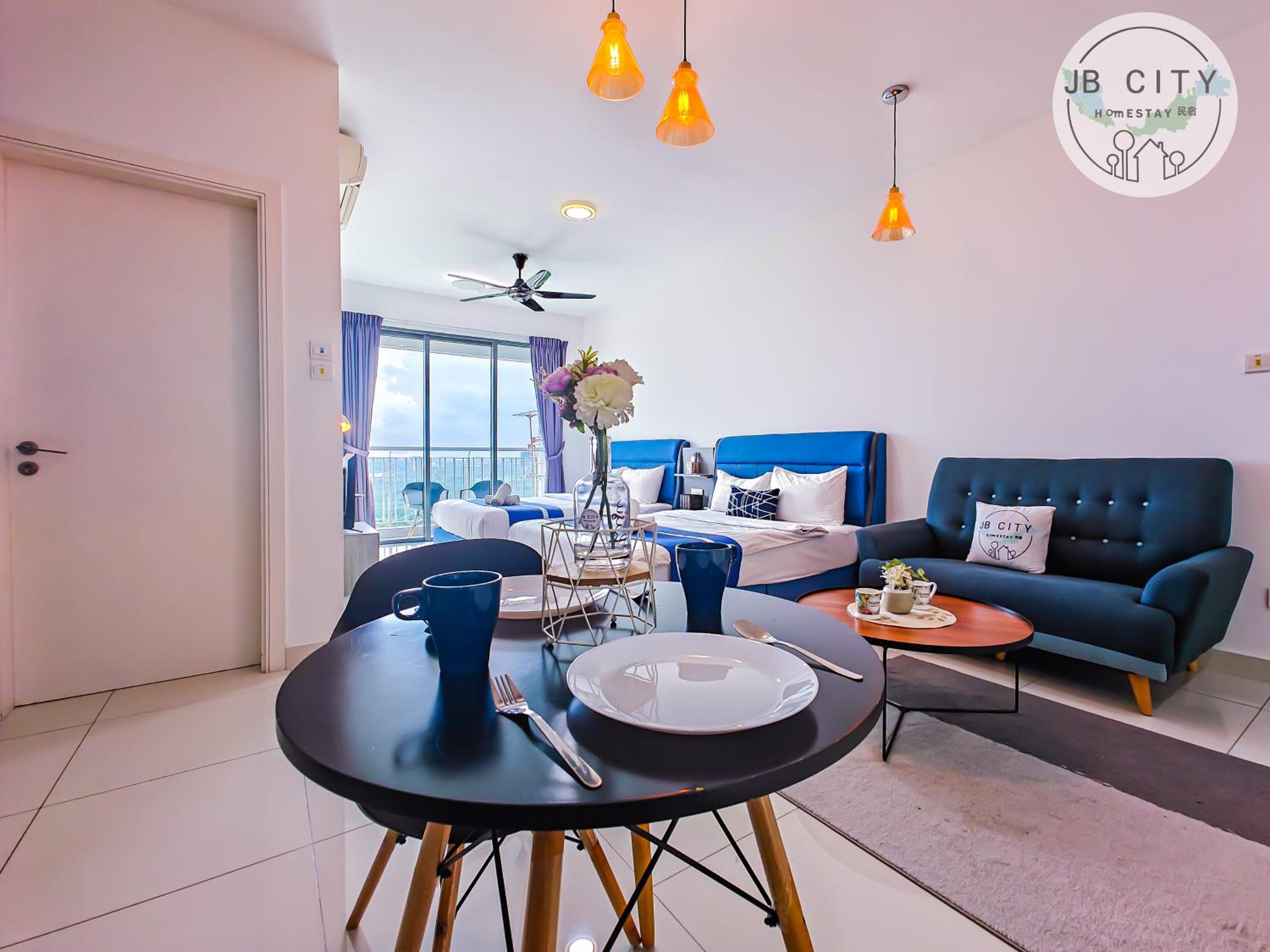 Apartment with Balcony - Photo 4