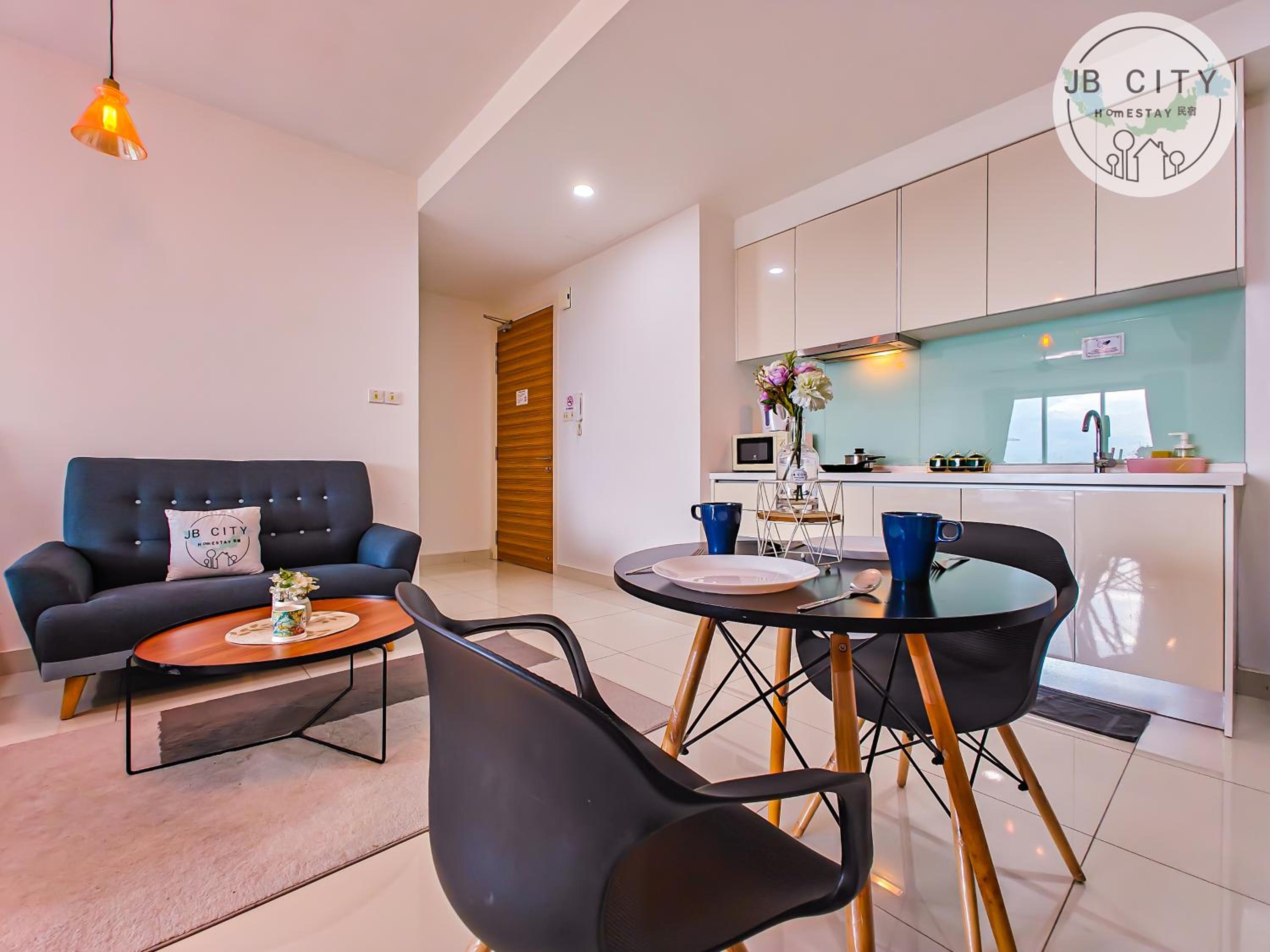 Apartment with Balcony - Photo 7