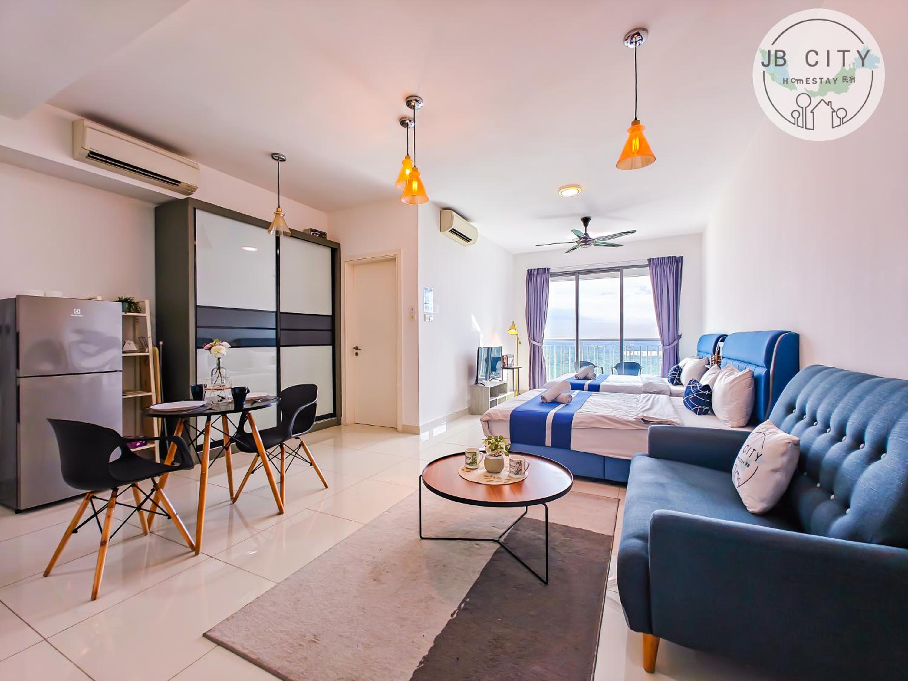 Apartment with Balcony - Photo 3