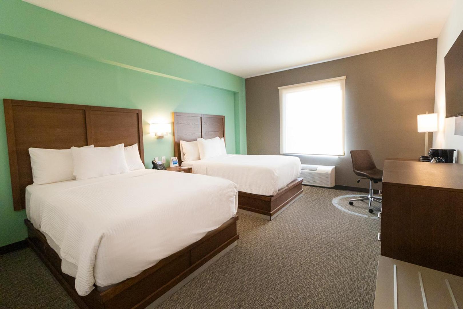 Quadruple Room - Non Smoking/Interior Hall - Photo 1