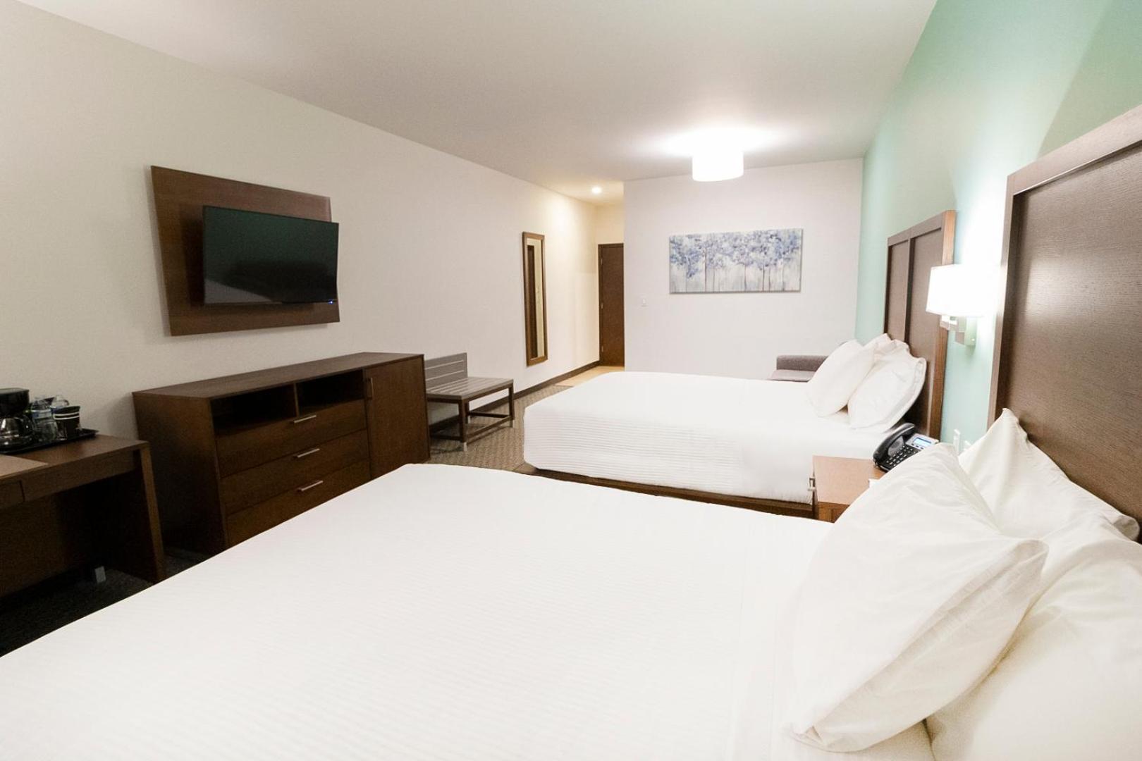 Queen Suite with Two Queen Beds - Non Smoking/Interior Hall - Photo 1
