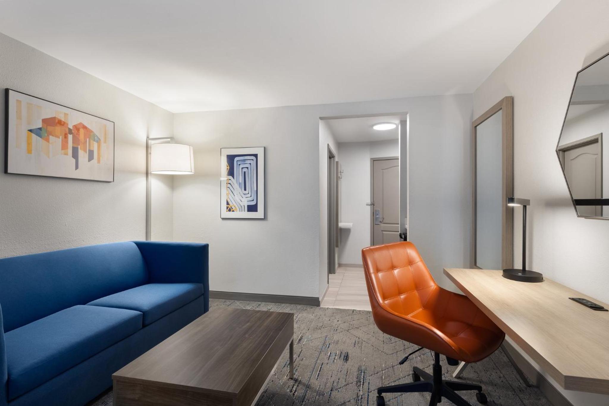 Standard King Room - Photo 3