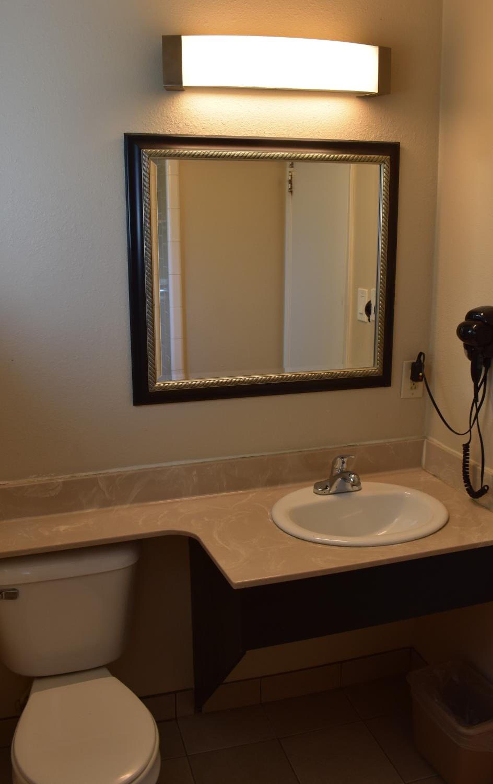 King Room - Non-Smoking photo 3