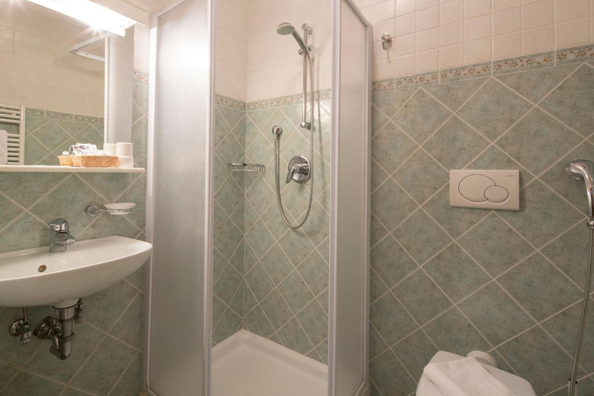 Single Room photo 3