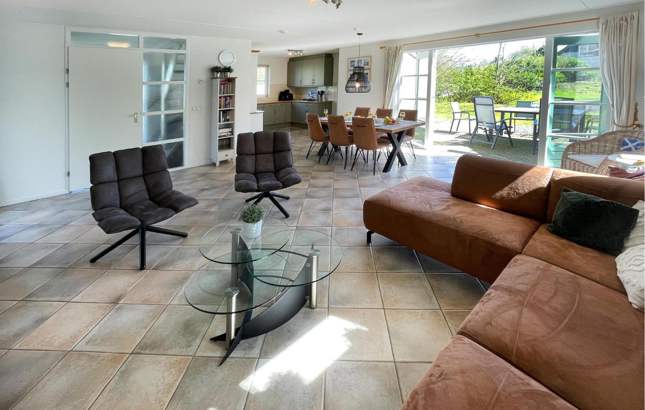 Three-Bedroom Vacation Home  photo 1