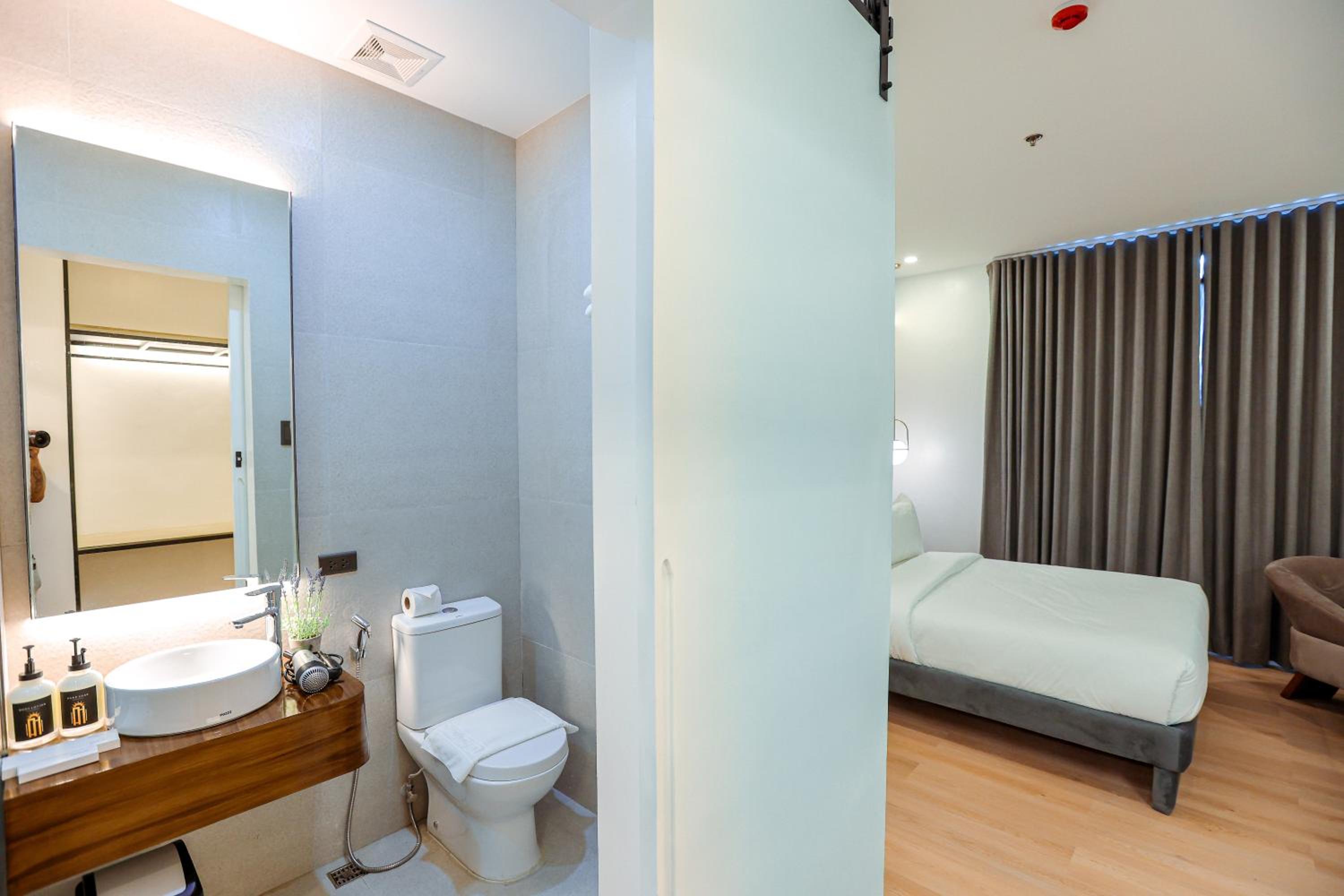 Standard Queen Room photo 3