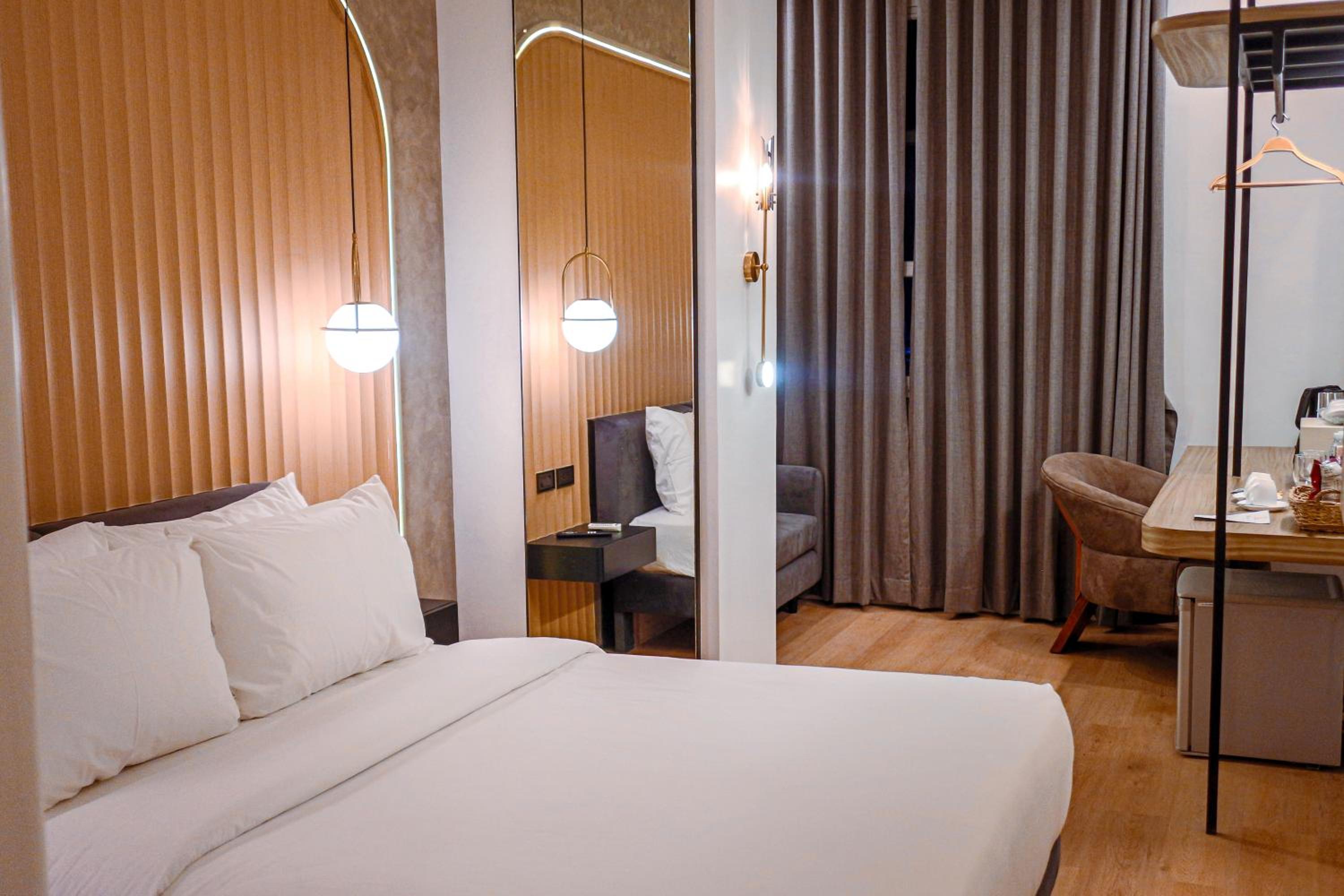 Standard Queen Room photo 2