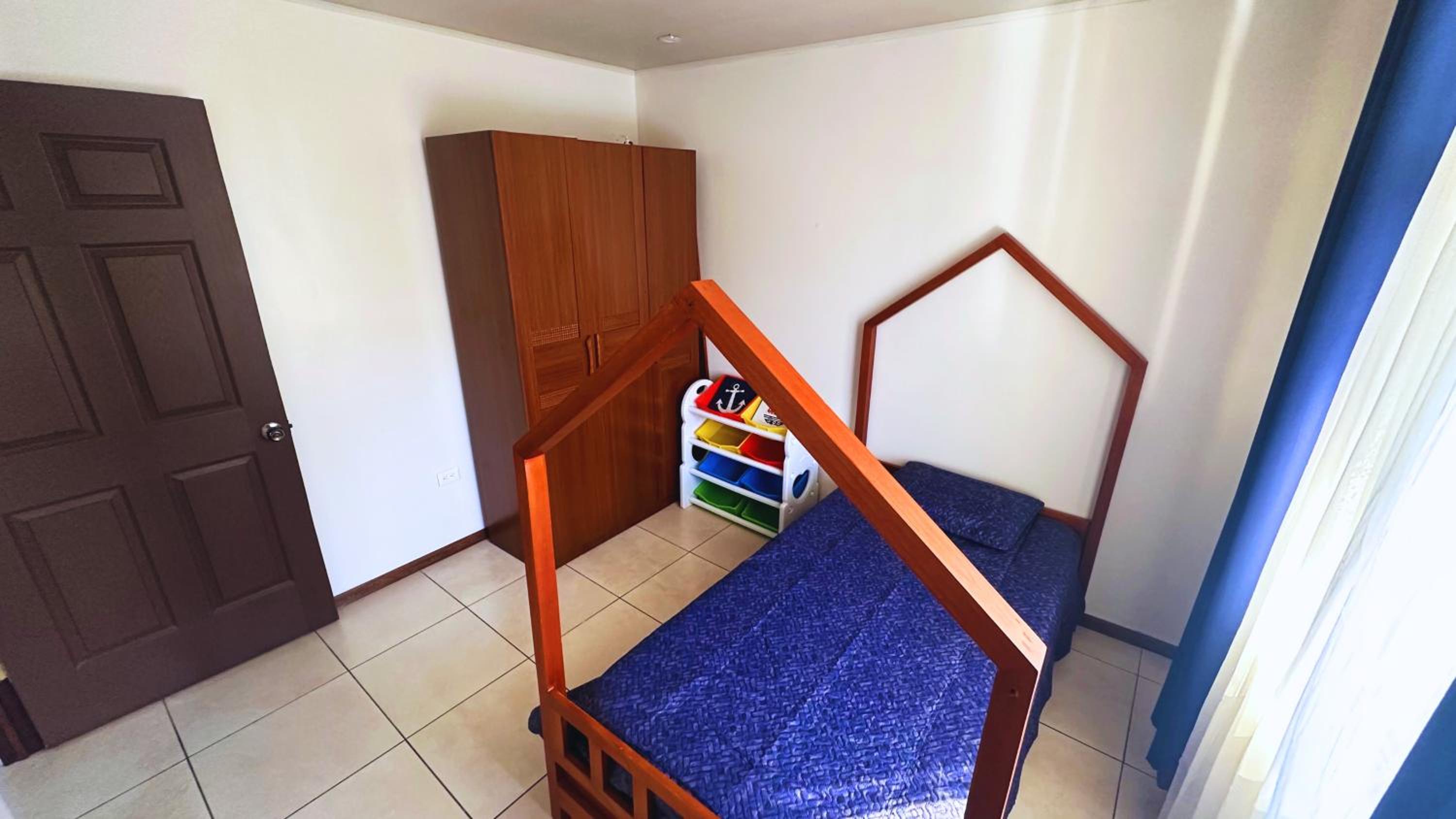 Four-Bedroom House photo 1