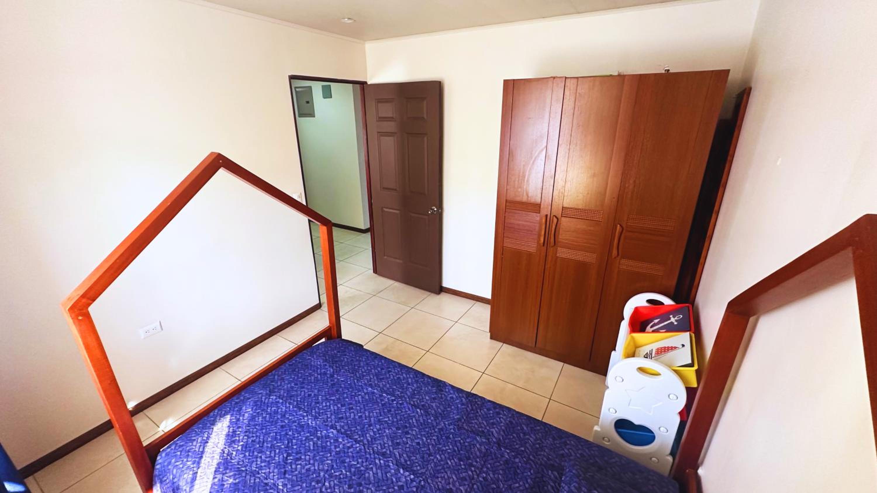 Four-Bedroom House photo 3