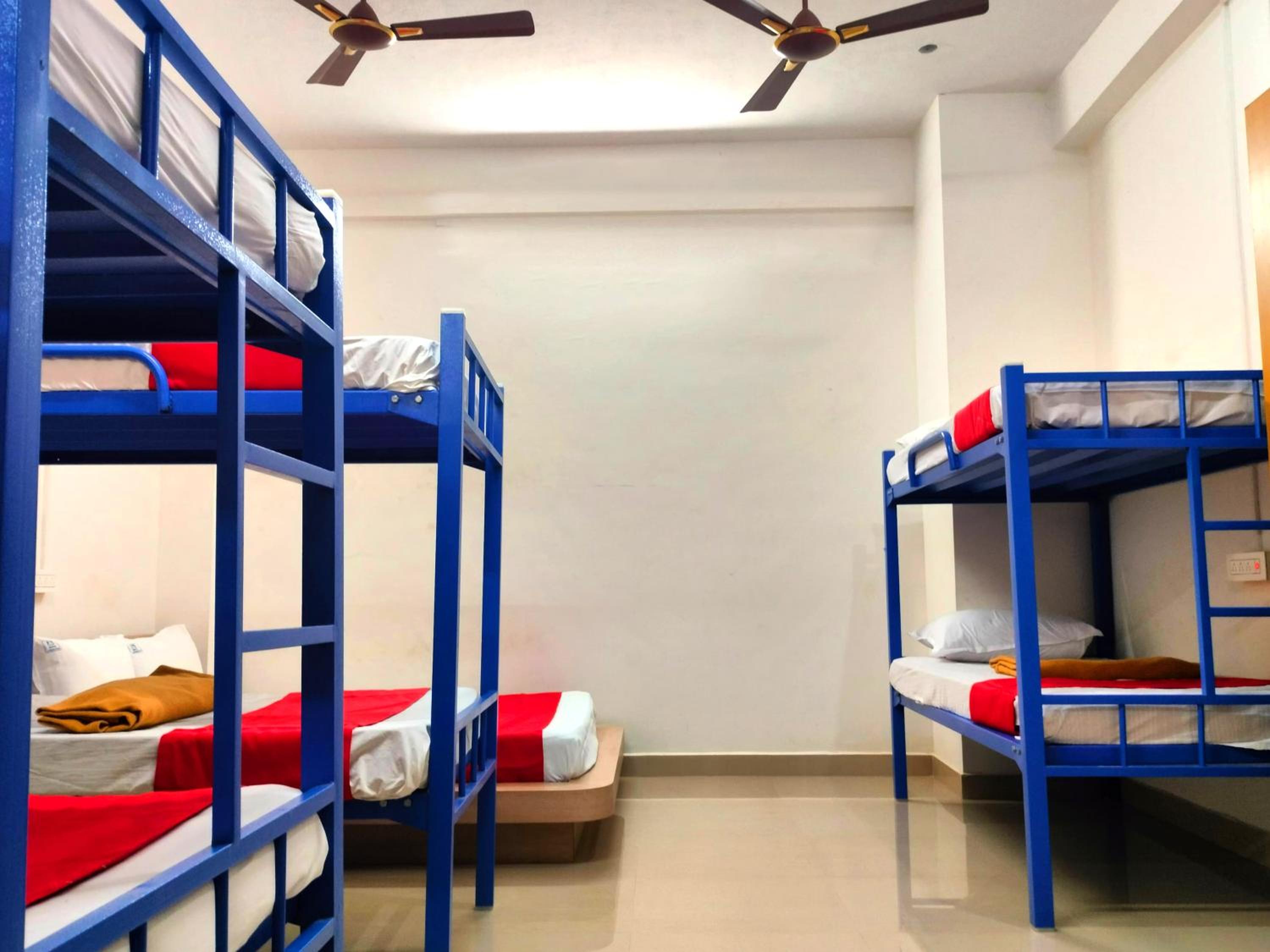 10-Bed Mixed Dormitory Room photo 3