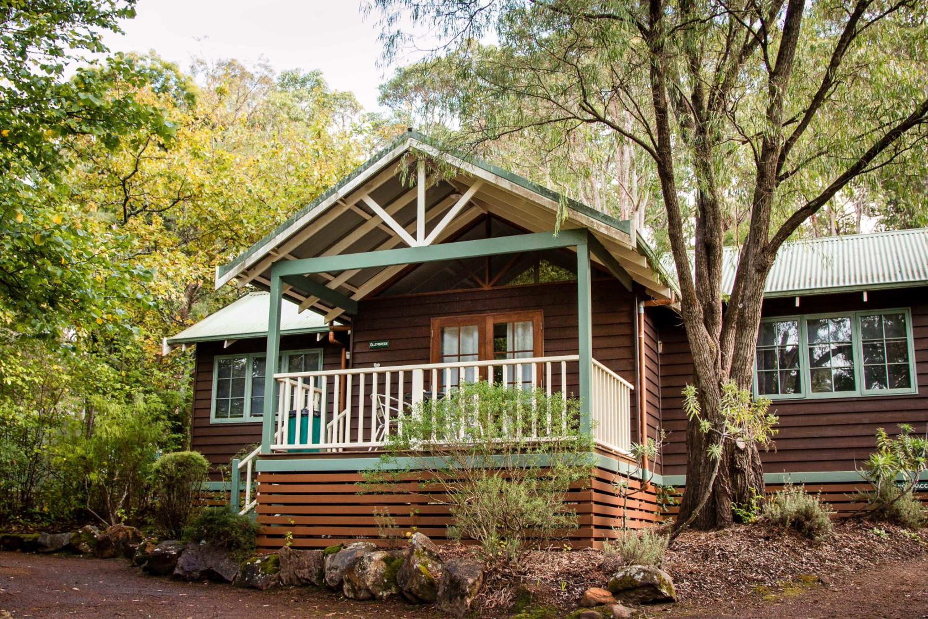 One-Bedroom Chalet with Fireplace photo 2