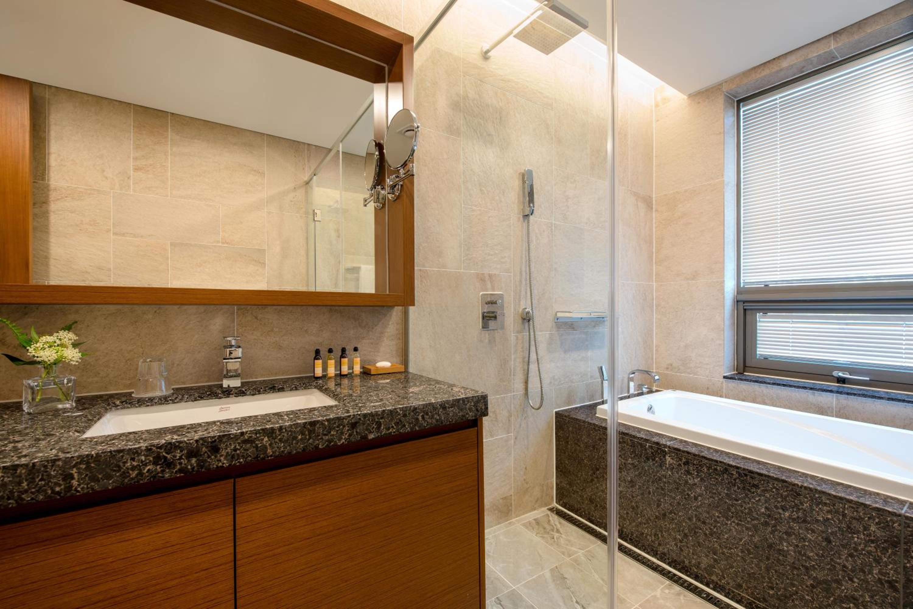 Pet Friendly Room + Breakfast for 4