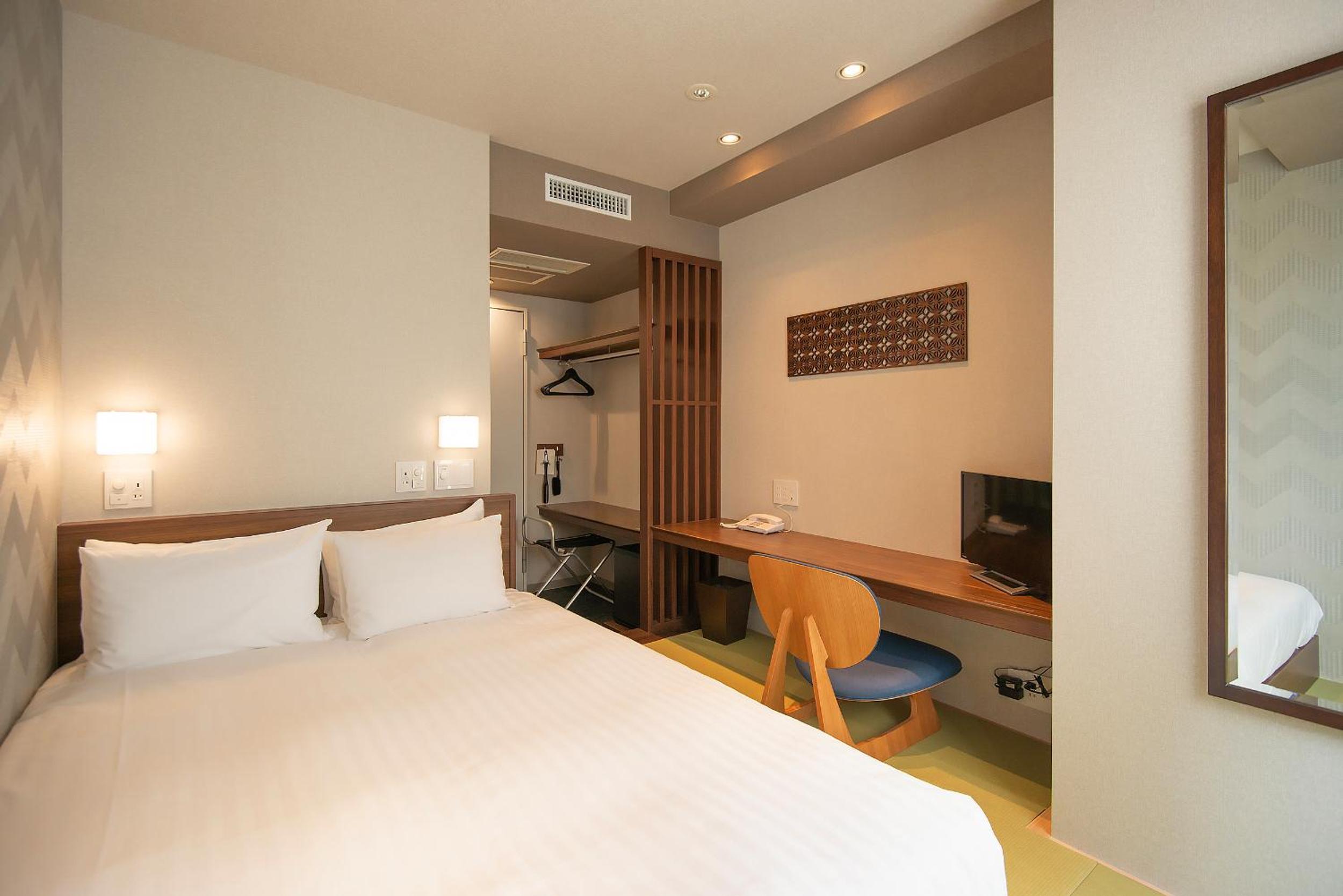 Double Room - Non-Smoking  - Photo 8