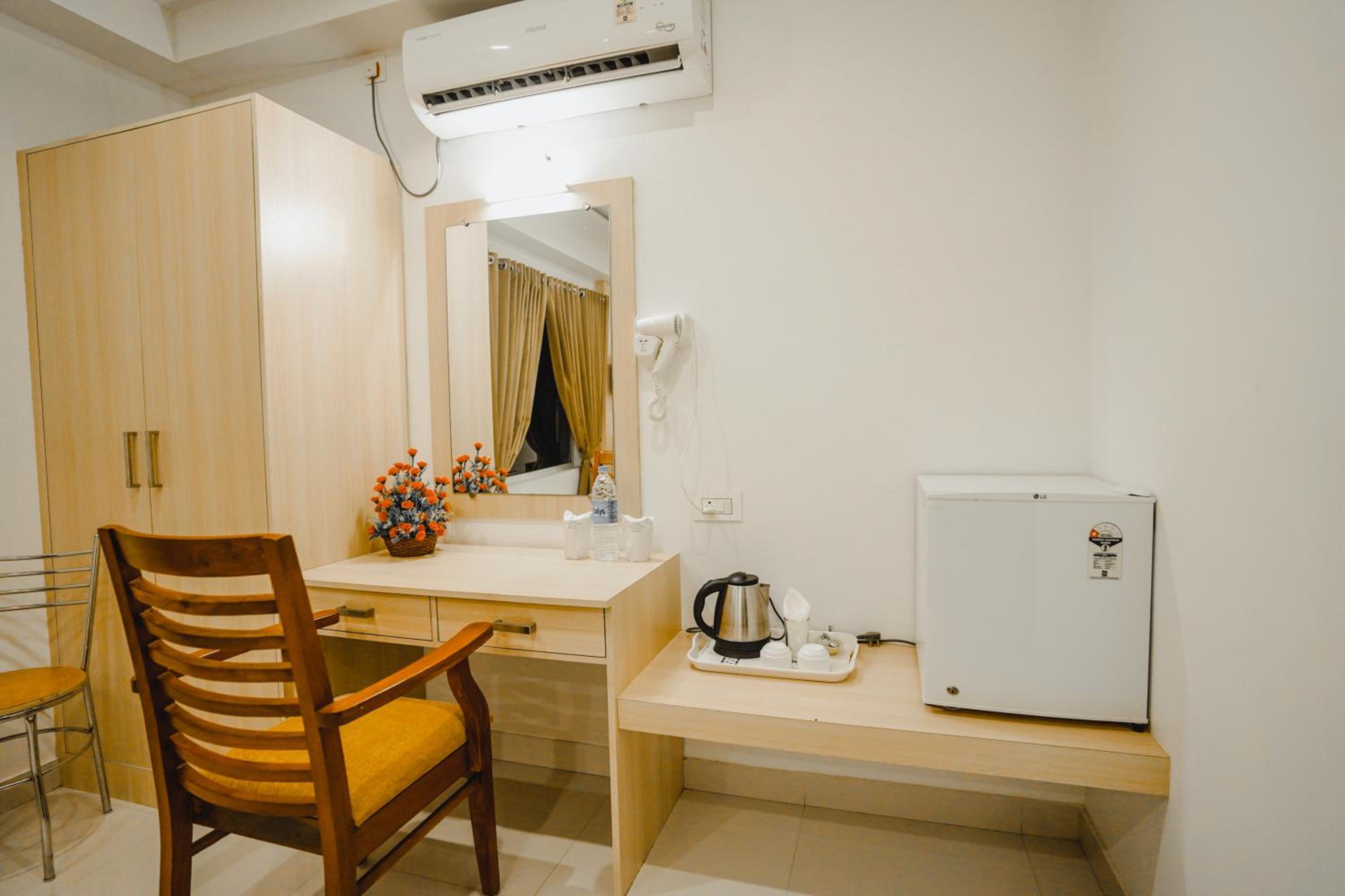 Deluxe Queen Room - Photo 5
