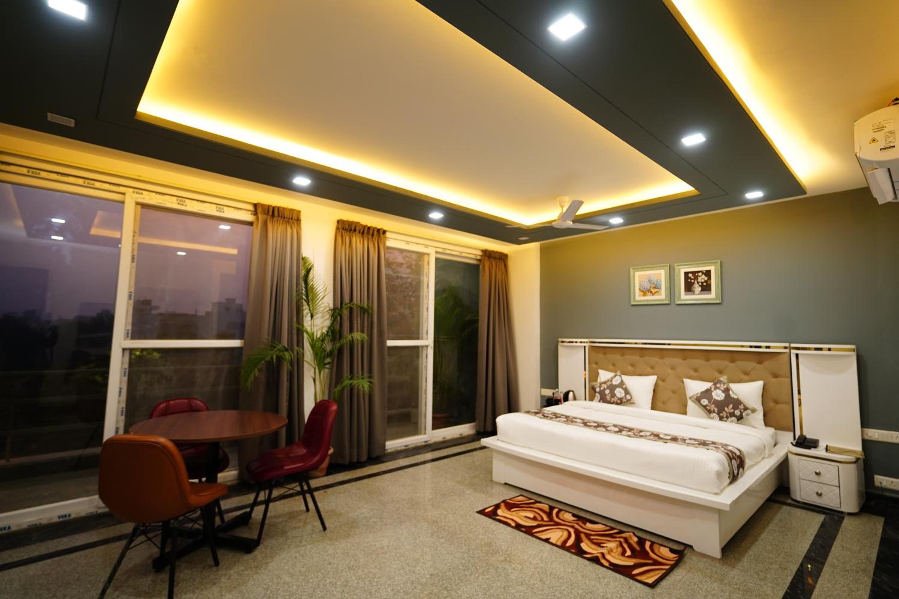 Suite with Balcony photo 1