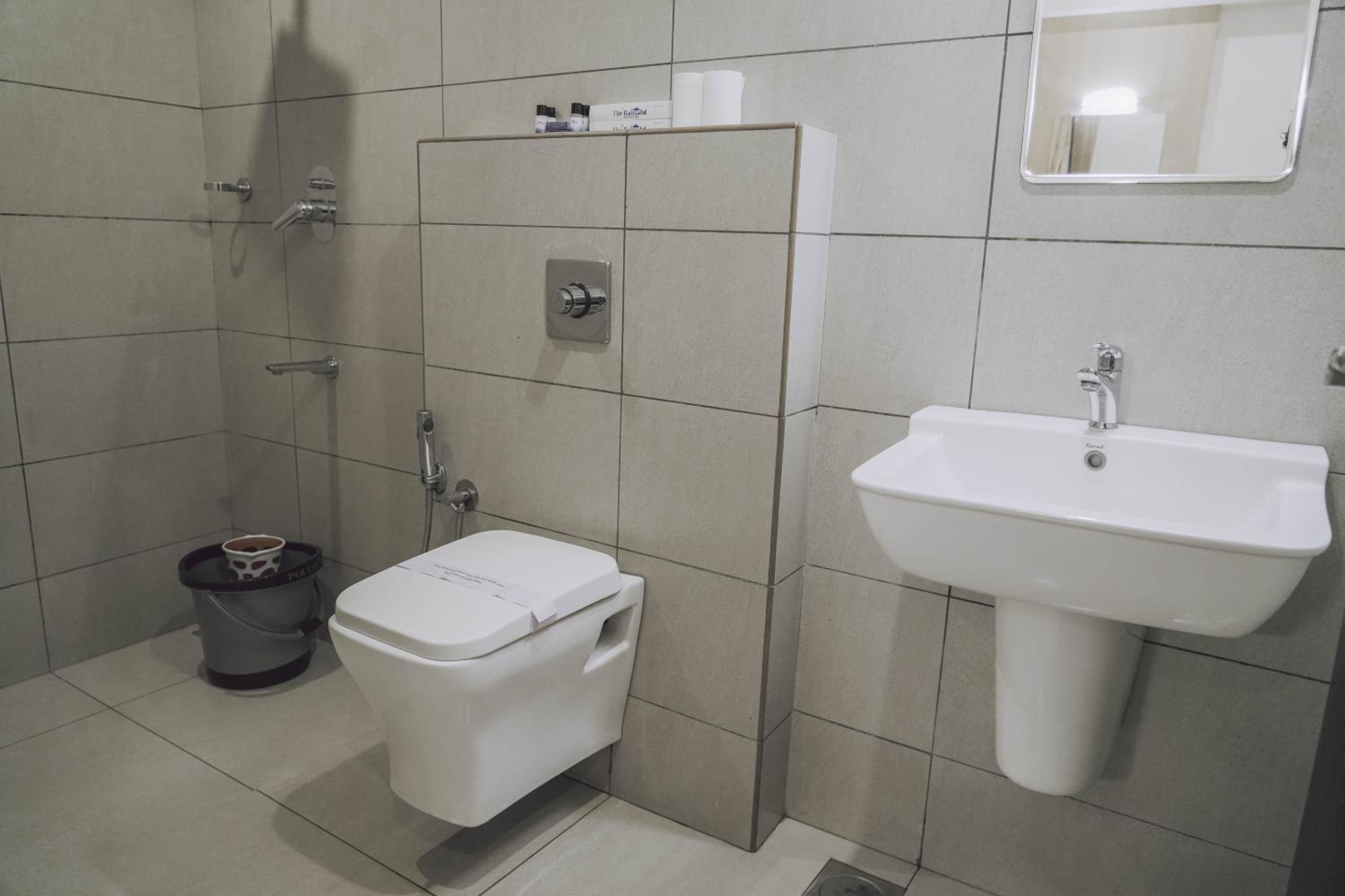 Deluxe Double Room - Photo 13