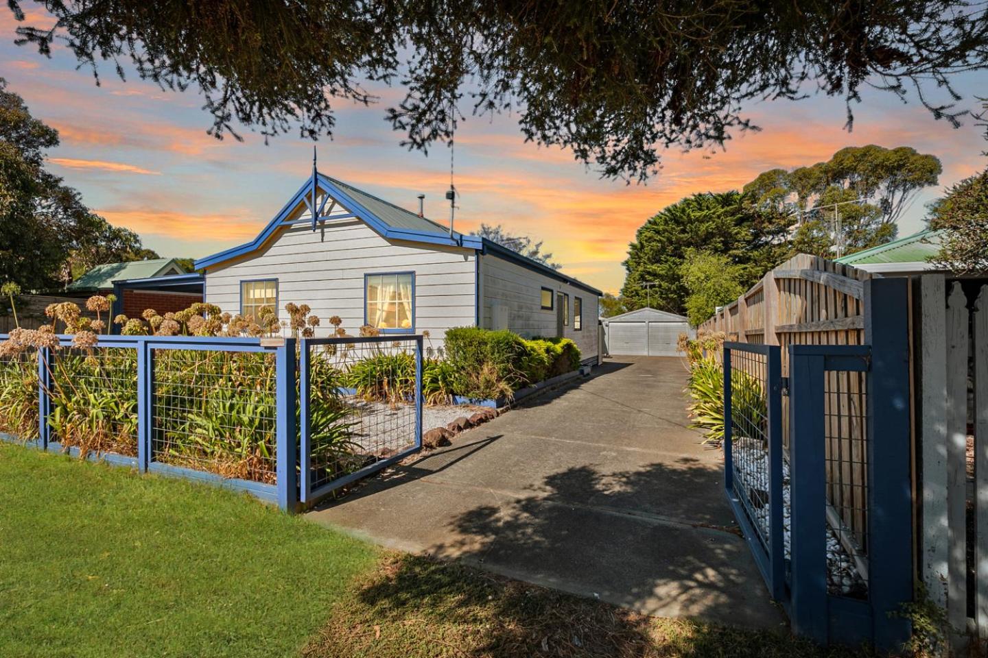 Three-Bedroom House photo 3