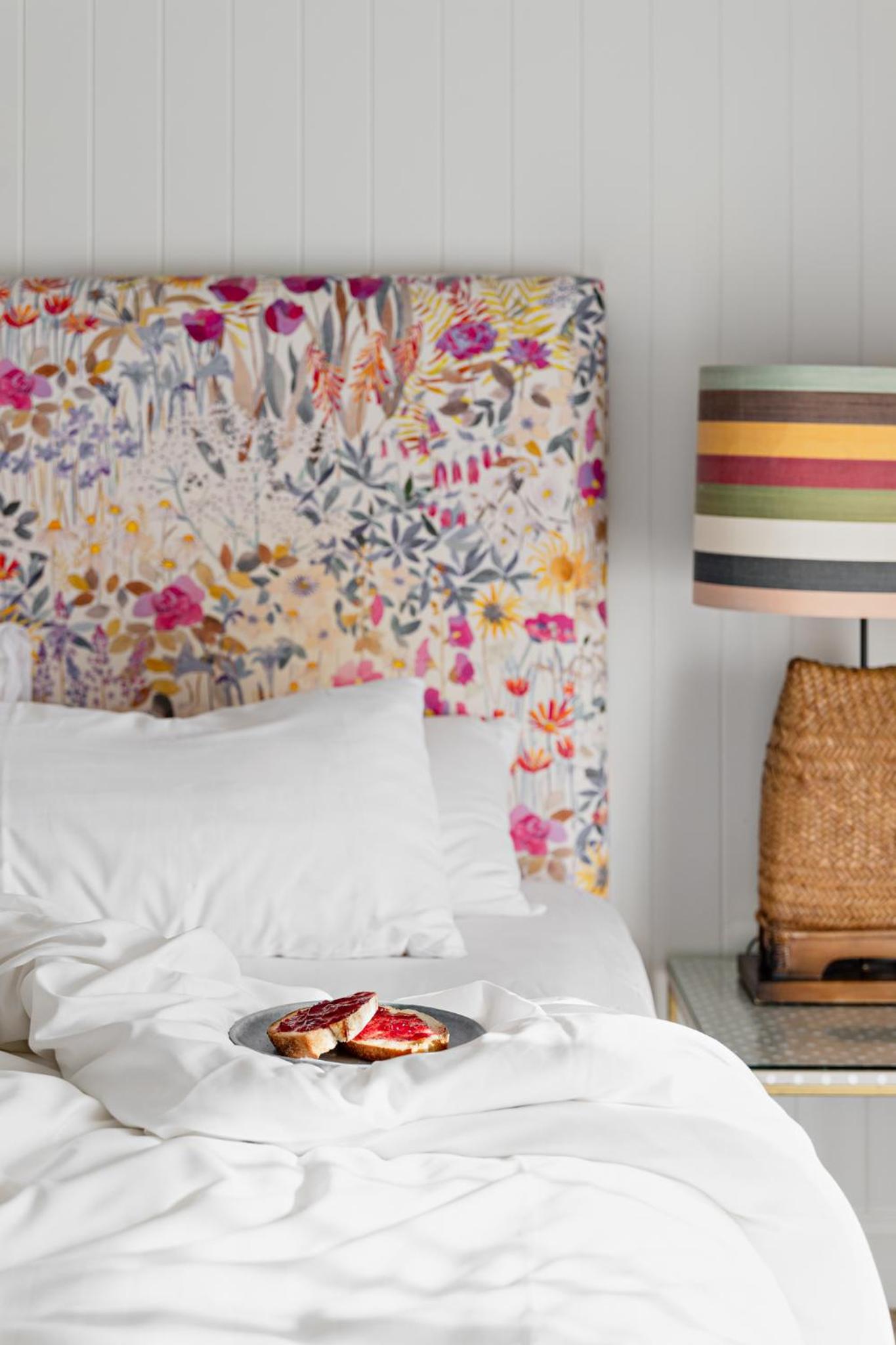 Deluxe Queen Room - Photo 7
