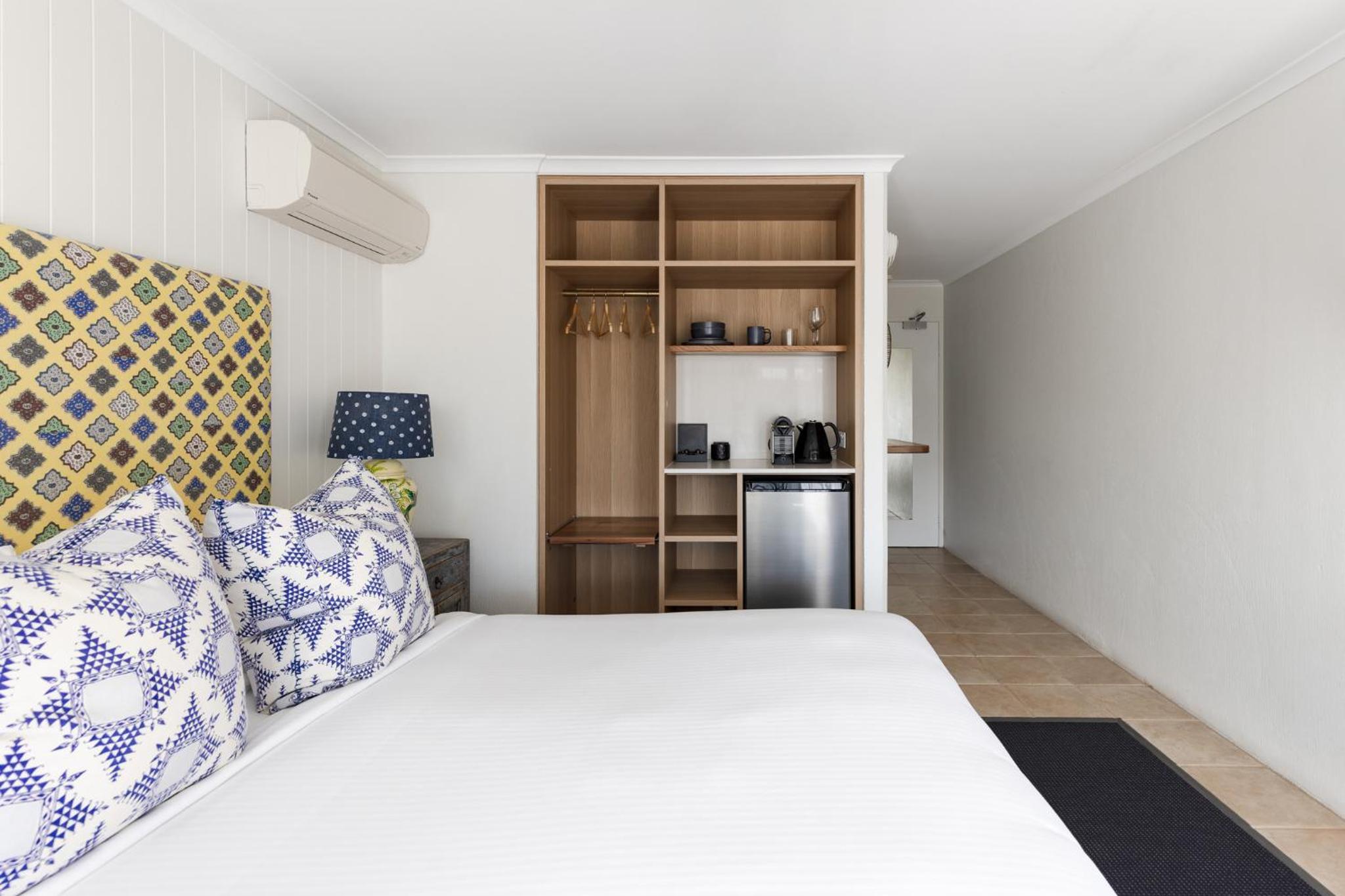 Deluxe Queen Room - Photo 8