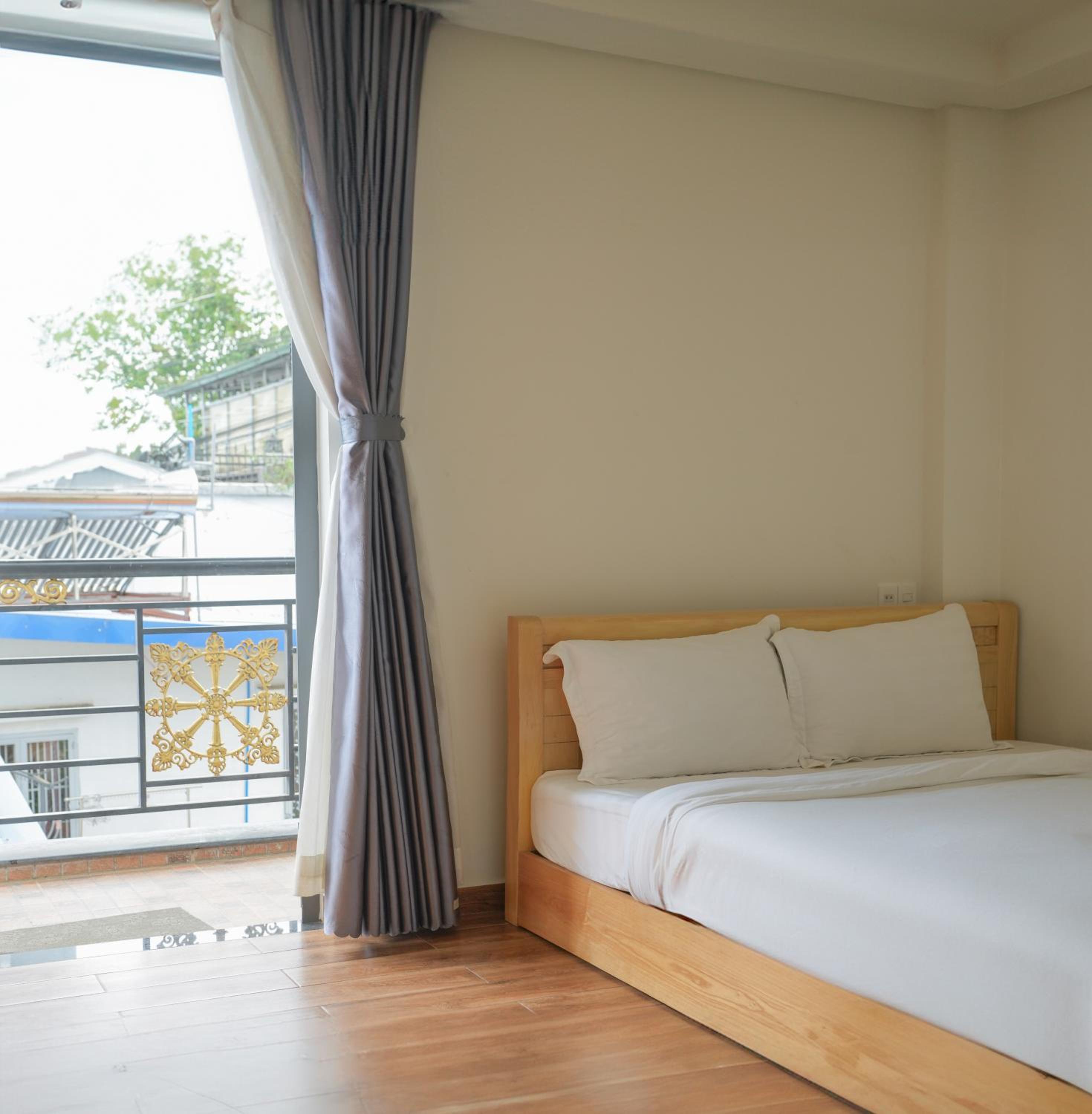 Queen Room with Balcony photo 3