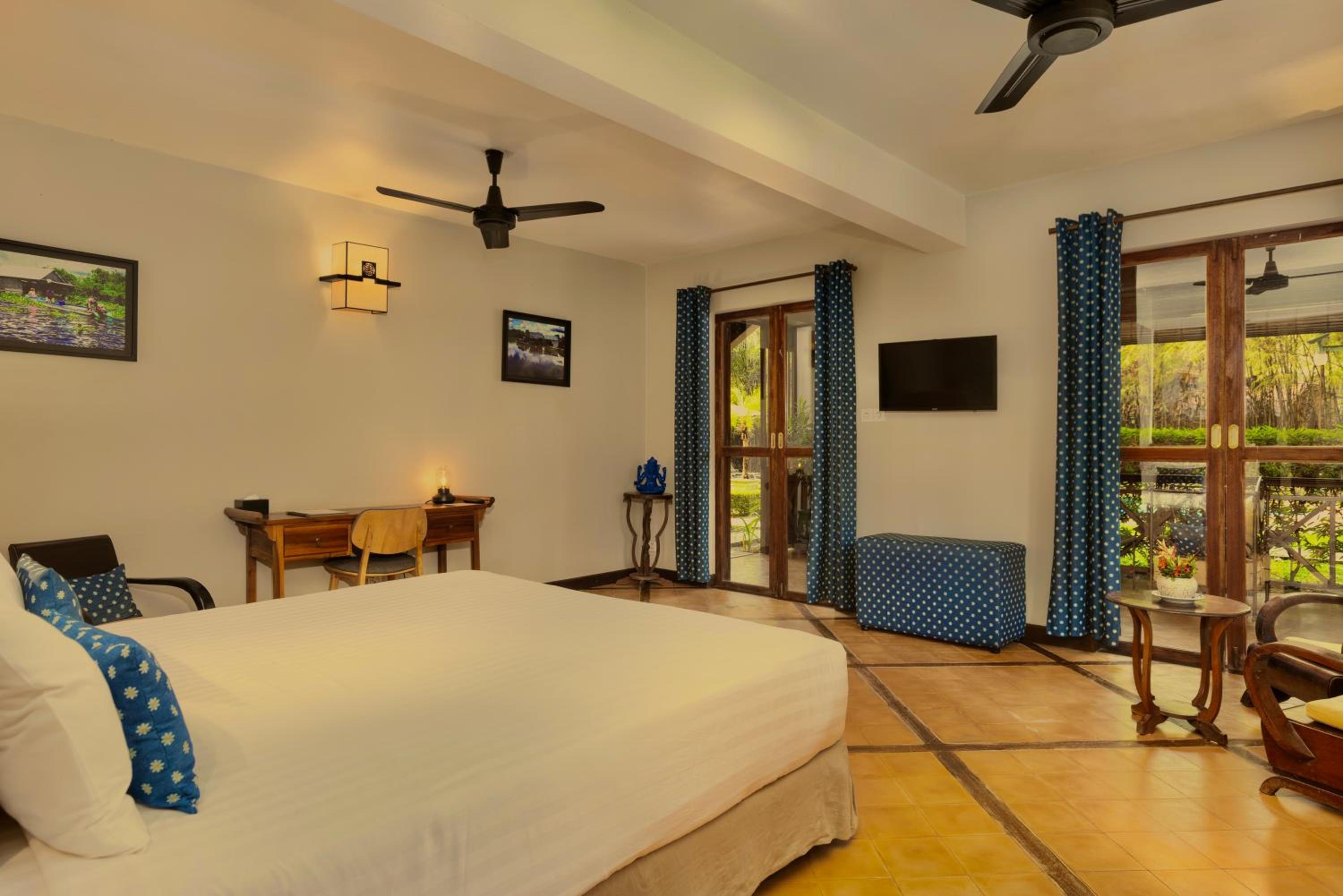 Double or Twin Room with Terrace - Photo 22