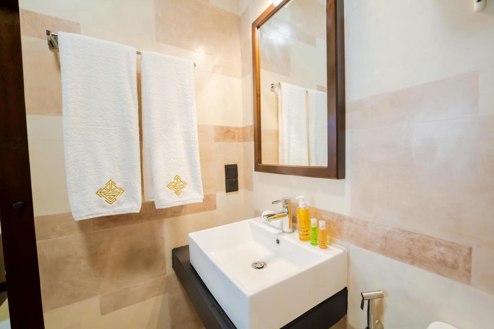 Superior Double or Twin Room - Photo 9