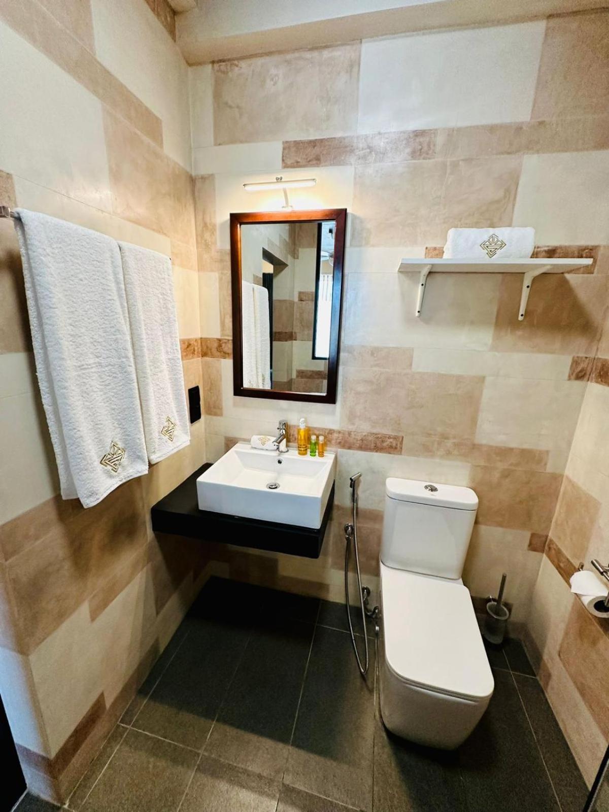 Superior Double or Twin Room - Photo 8