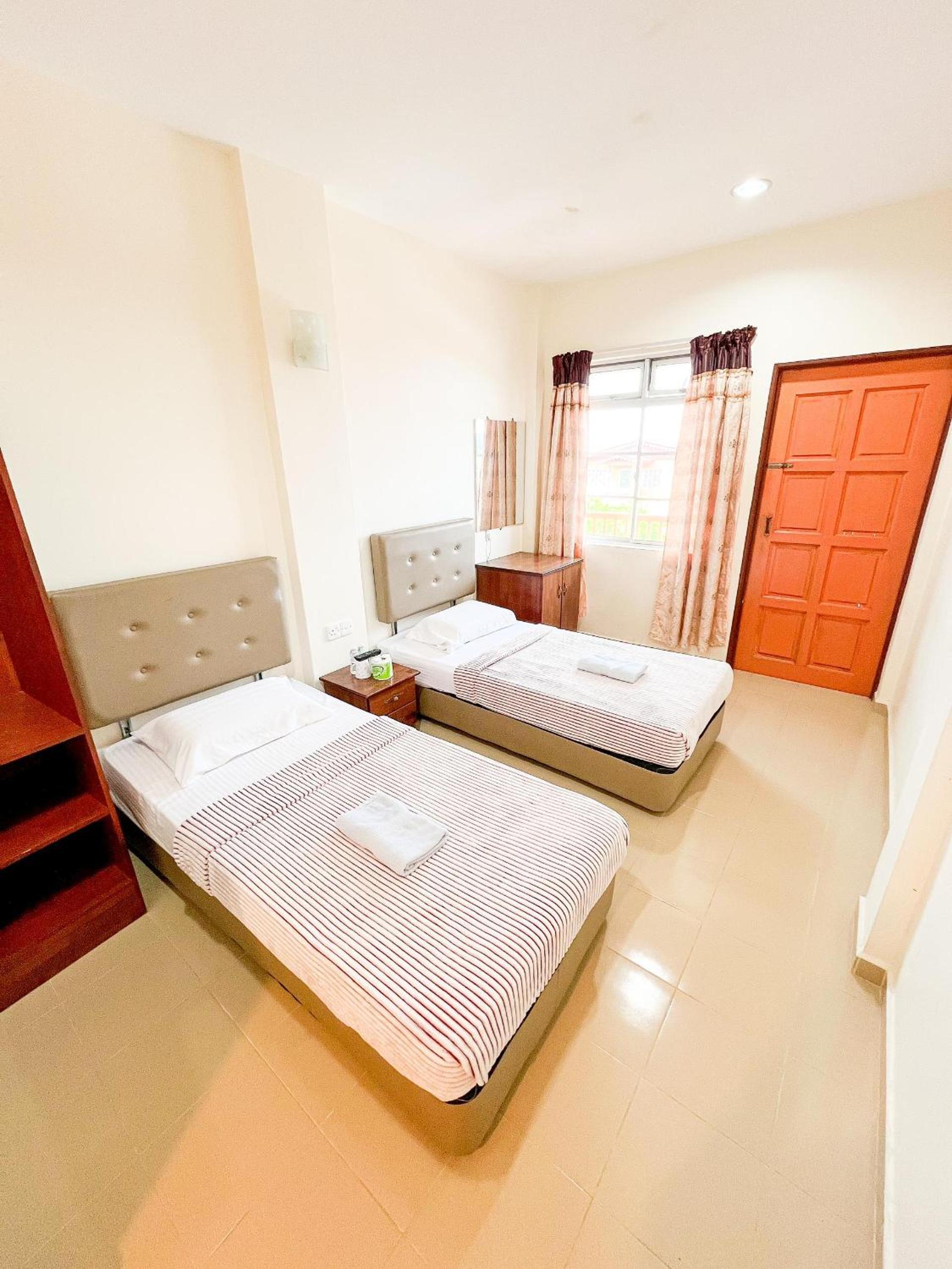 Deluxe Double Or Twin Room - Photo 1
