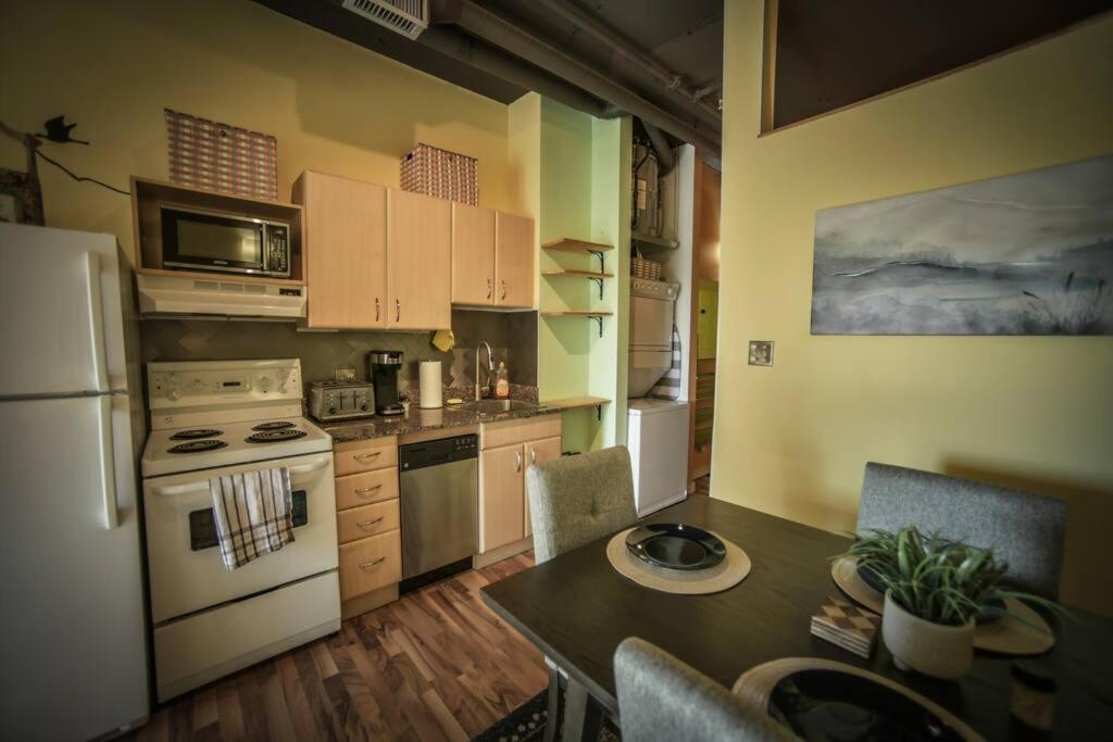 One-Bedroom Apartment photo 2