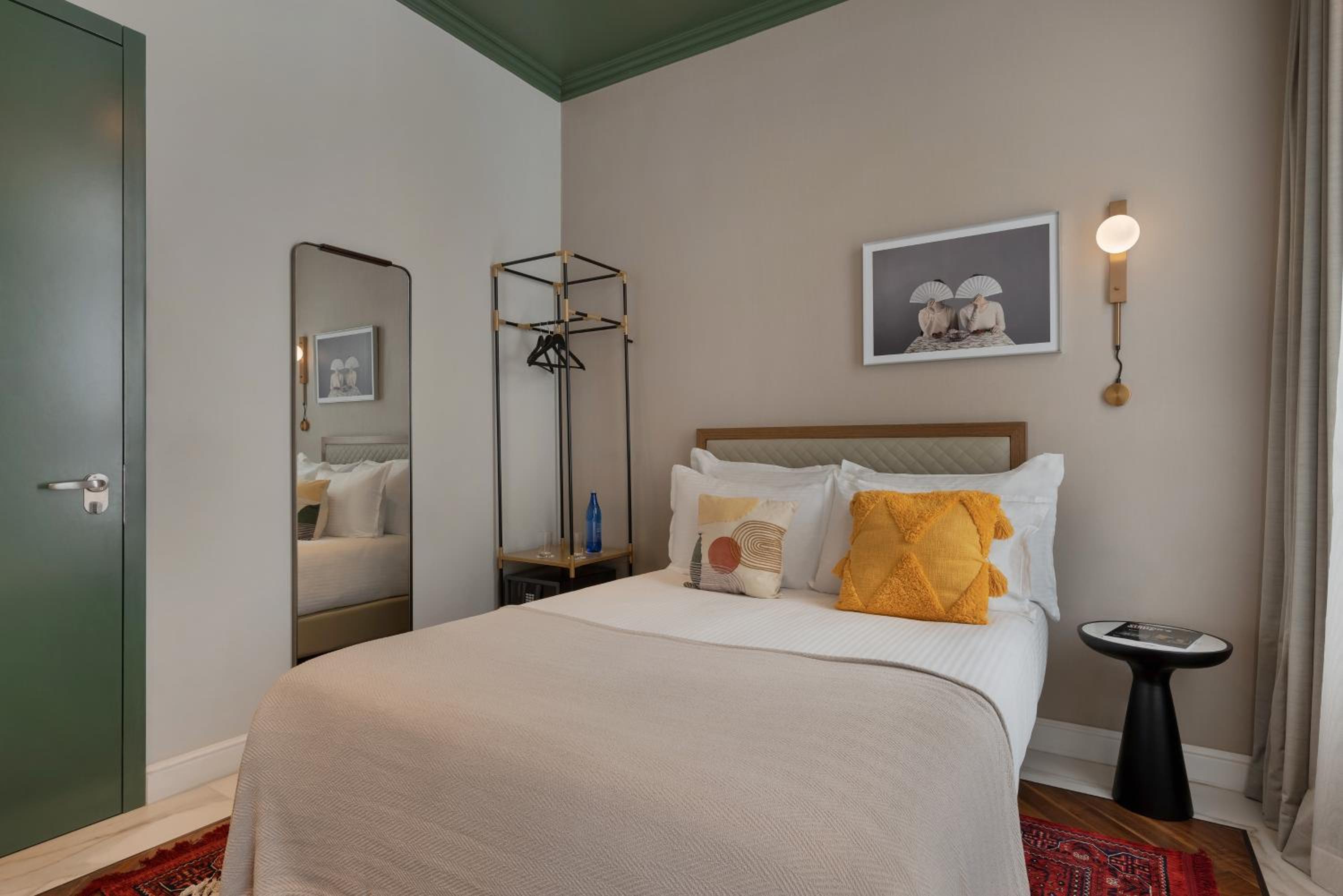 Urban Compact Room