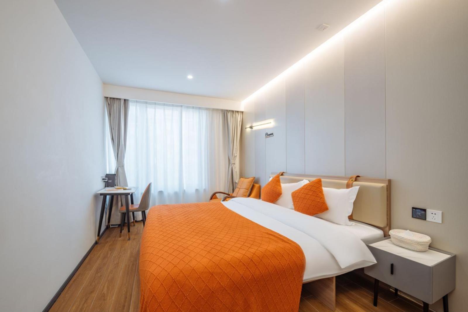 Deluxe Queen Room