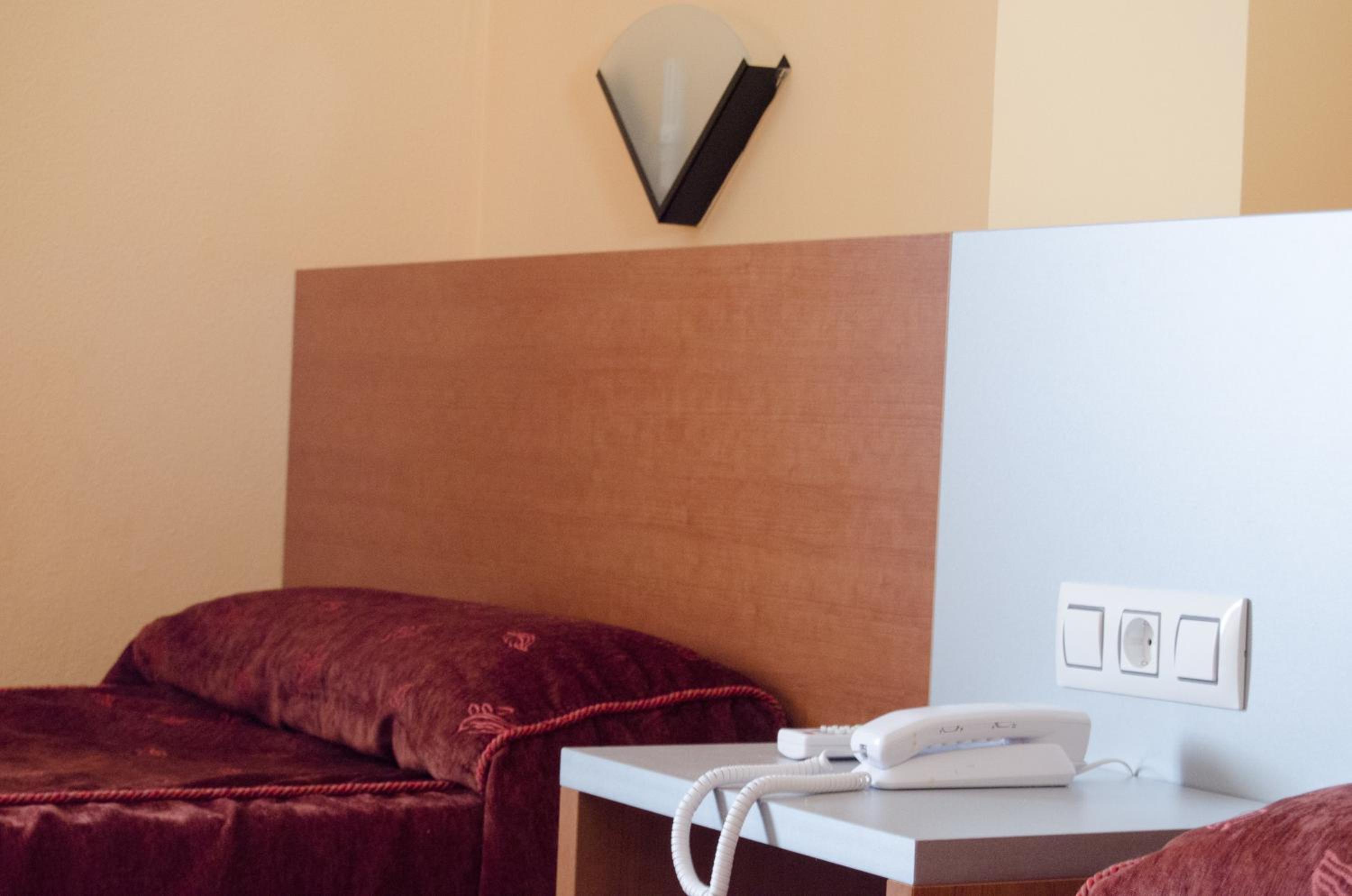 Twin Room with Extra Bed photo 2