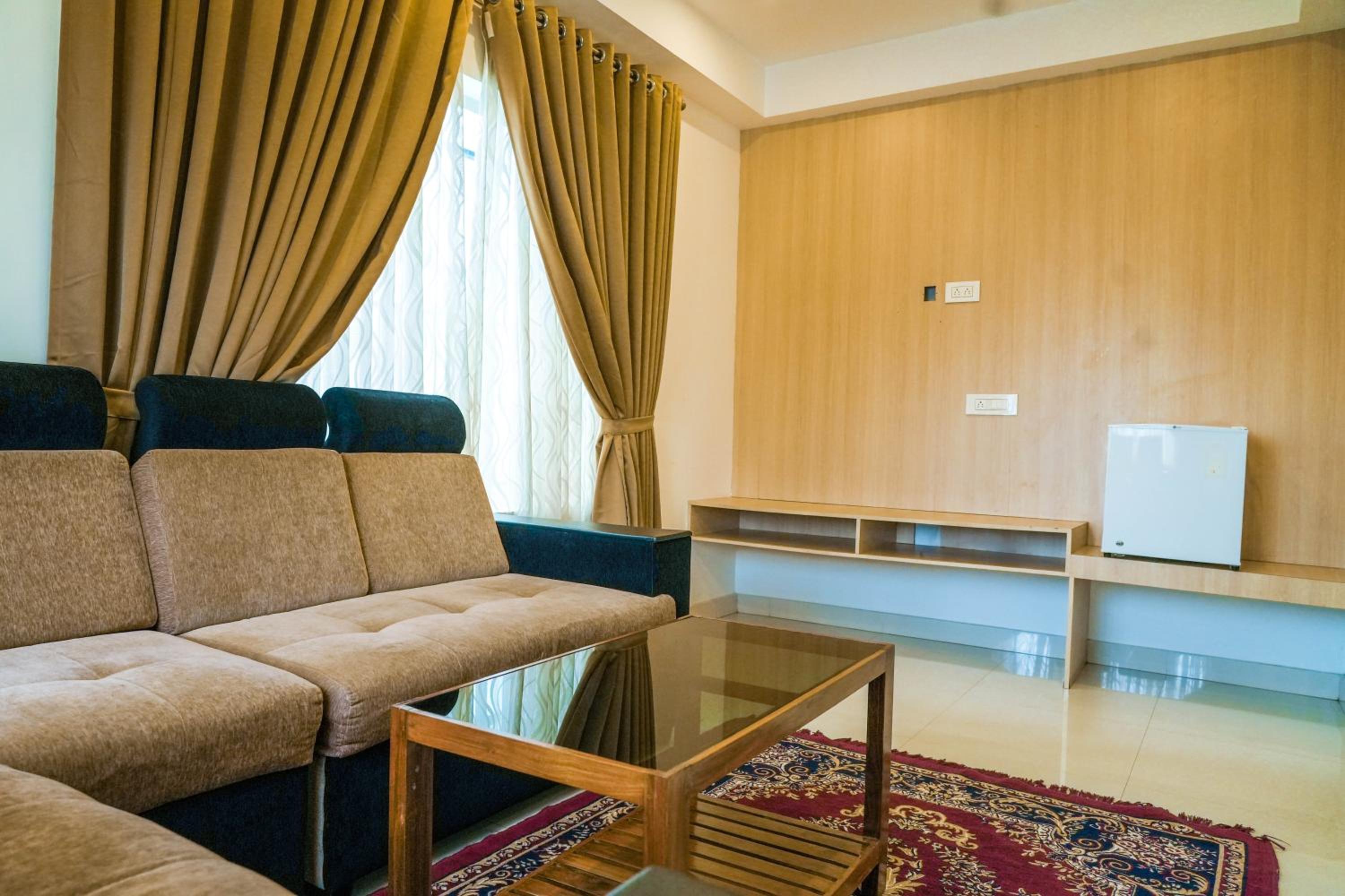 Deluxe King Room - Photo 7